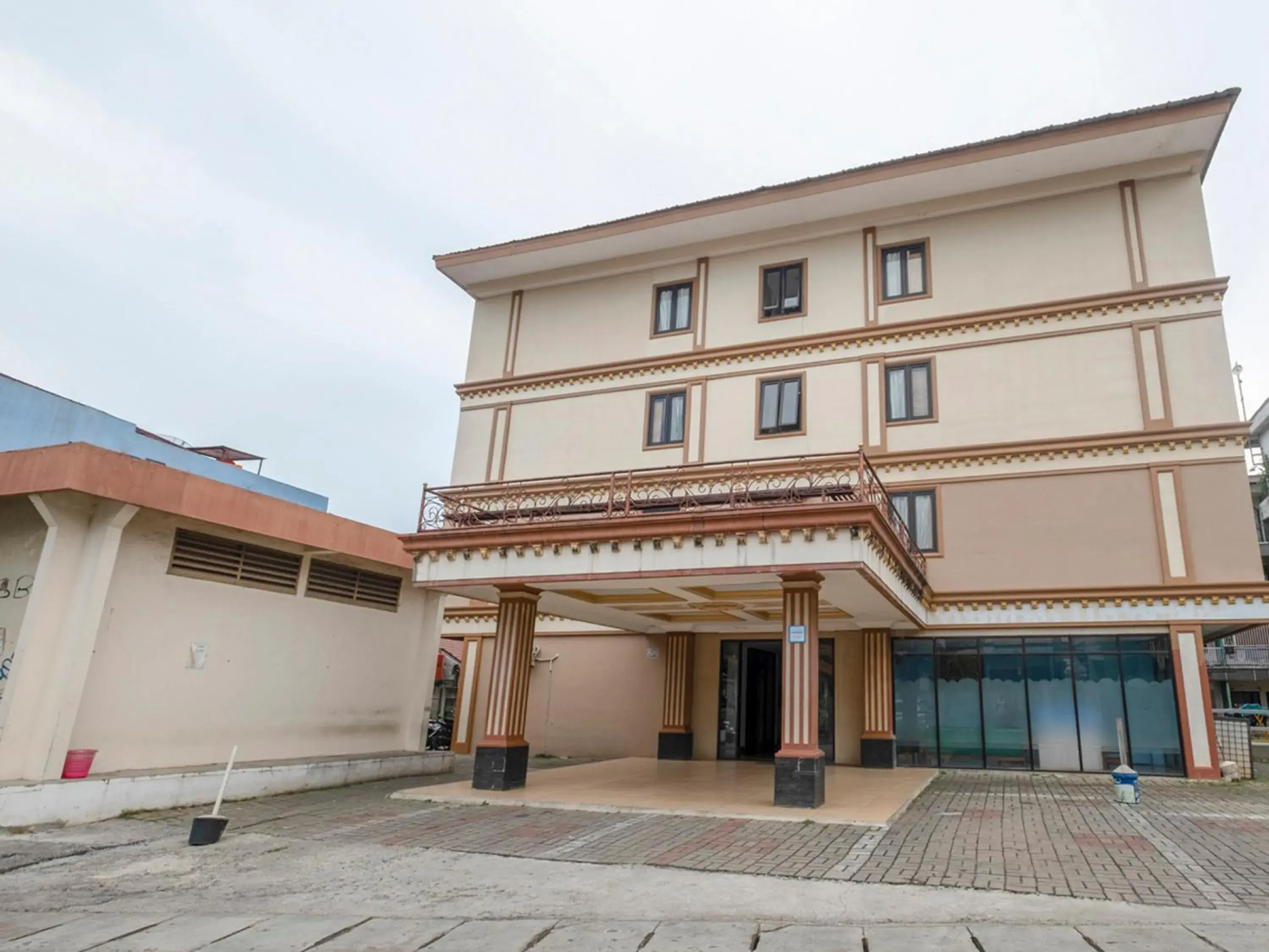 Property Building in Super OYO 3747 Comfort Residence