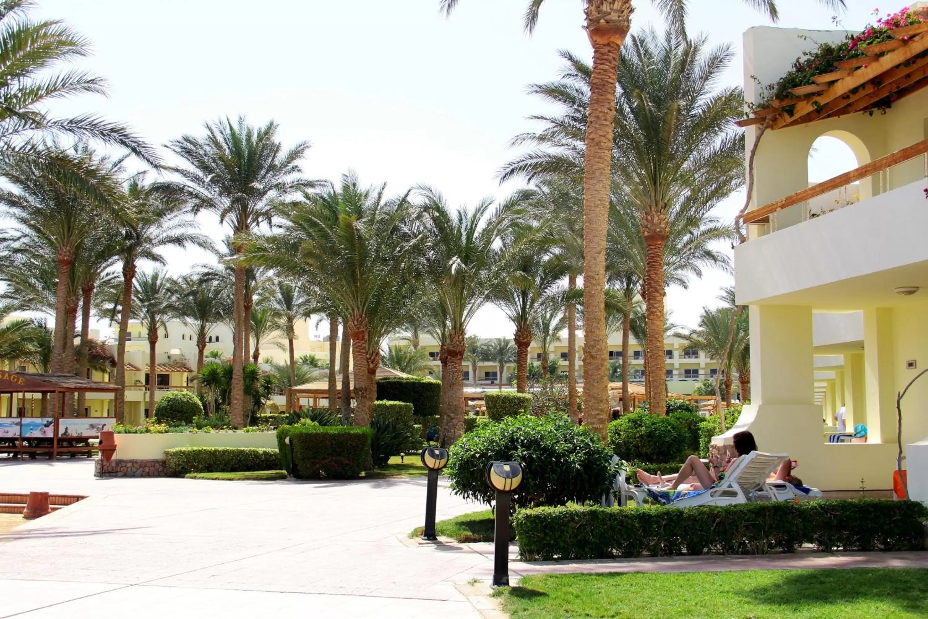 Garden in Palm Beach Resort Families and Couples only