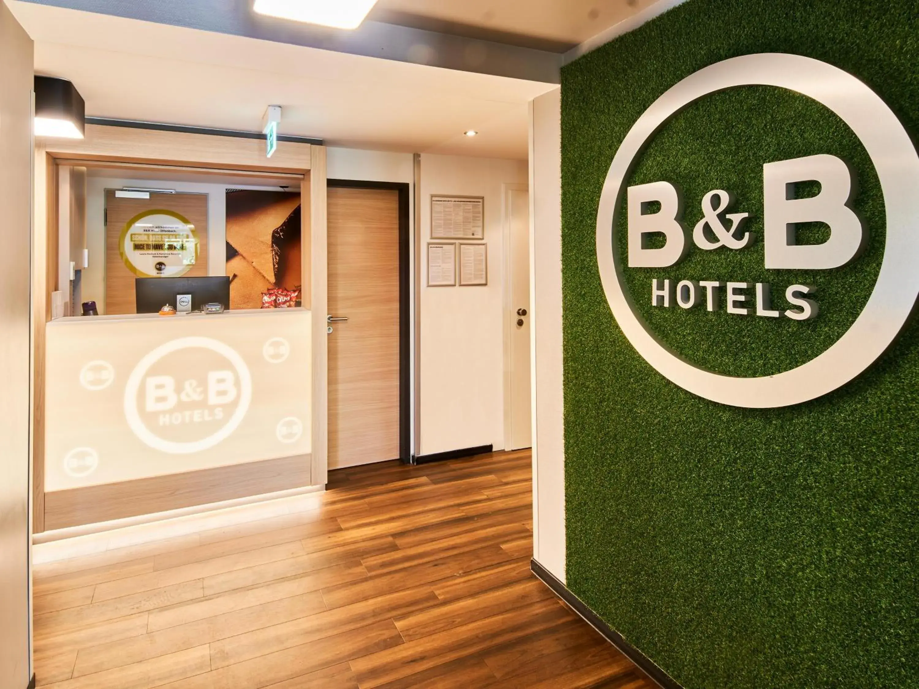 Lobby or reception, Property Logo/Sign in B&B Hotel Offenbach-Süd