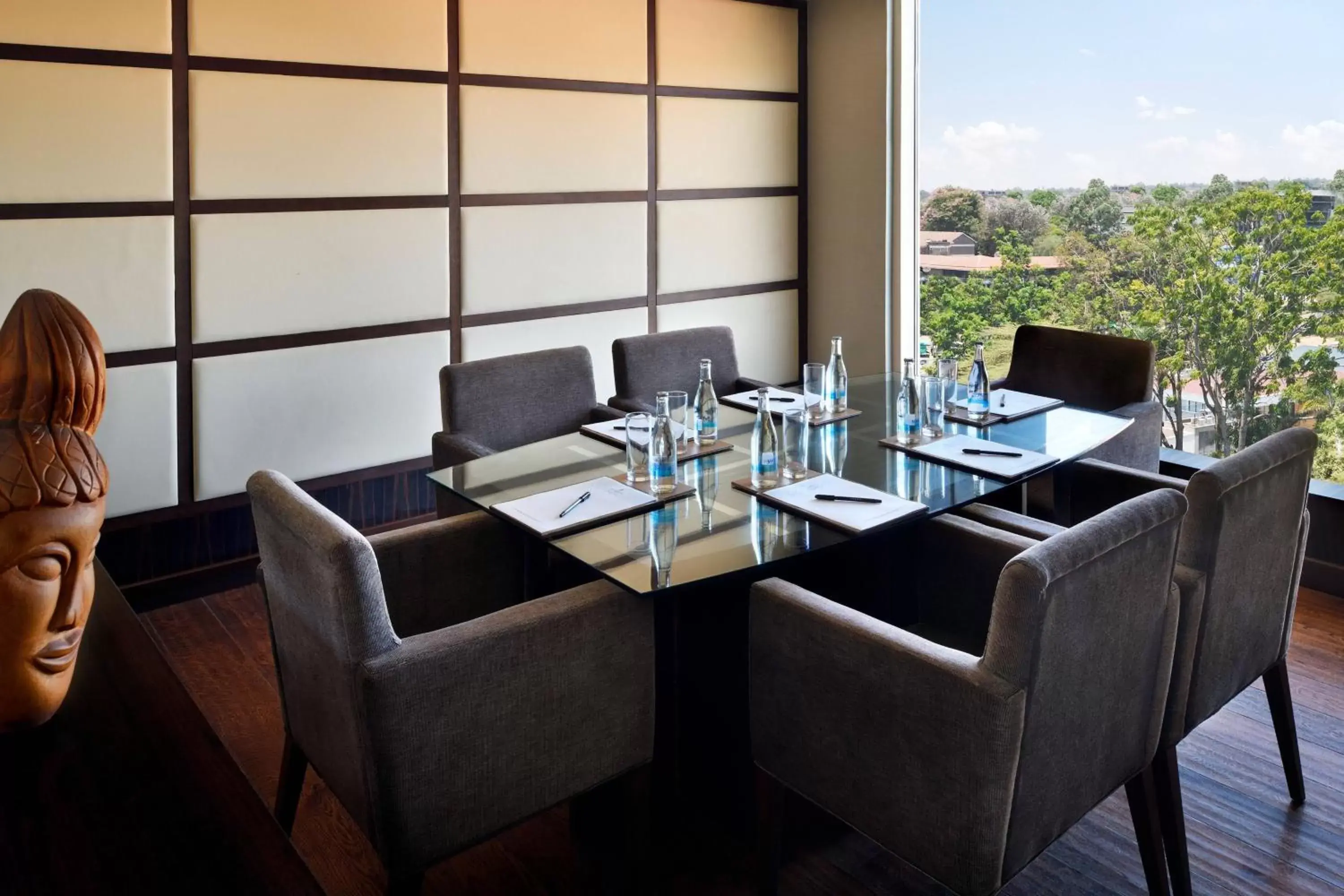 Lounge or bar in Sankara Nairobi, Autograph Collection