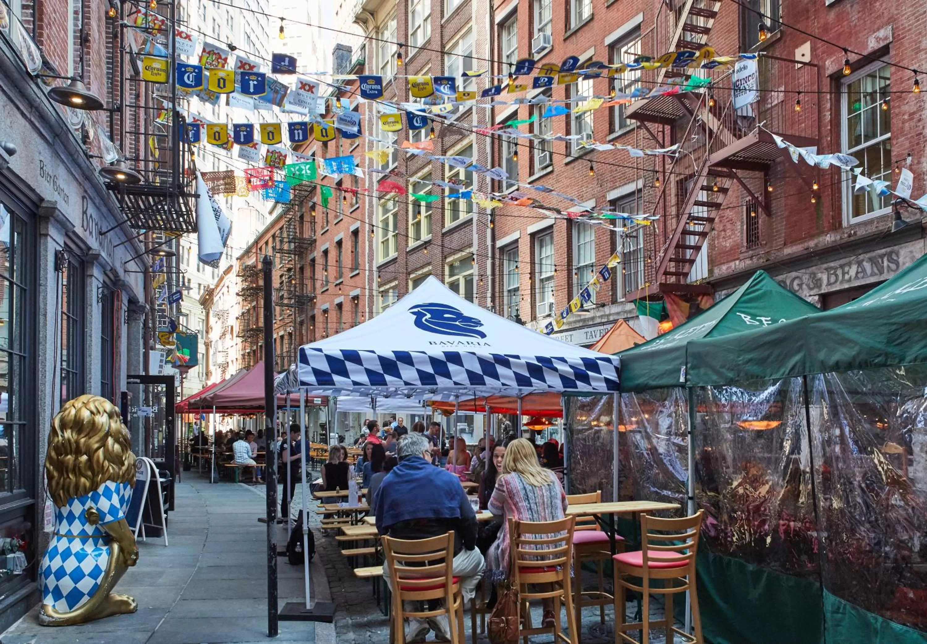 Evening entertainment in Gild Hall, A Thompson Hotel, by Hyatt