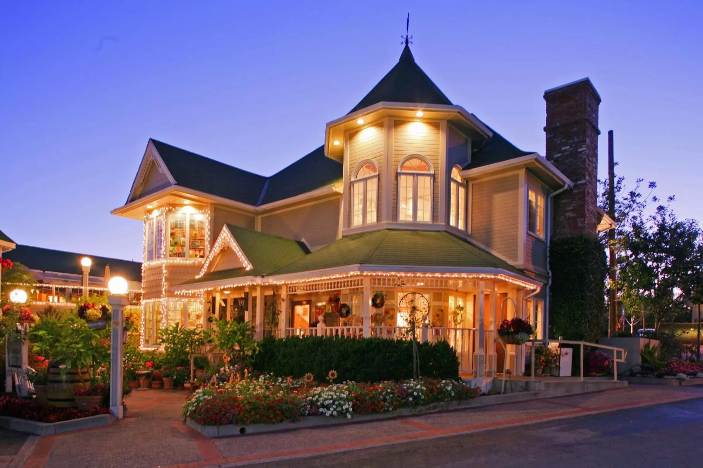 Facade/entrance, Property Building in Apple Farm Inn