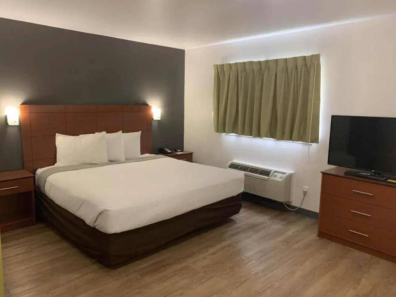 Bedroom, Bed in Studio 6-Hampton, VA - Langley AFB Area Bedroom, Bed in Studio 6-Hampton, VA - Langley AFB Area