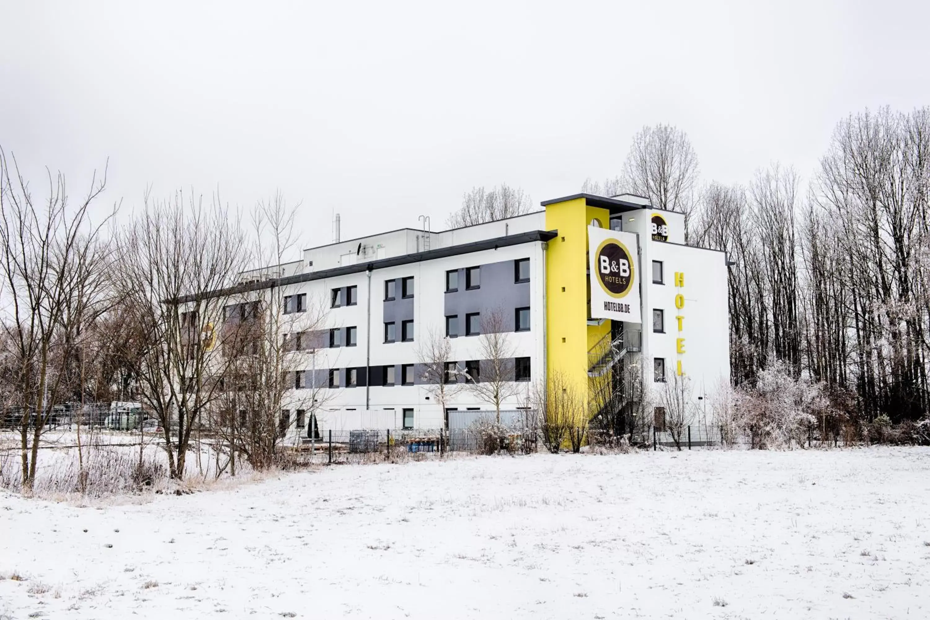 Property building, Winter in B&B Hotel München Airport