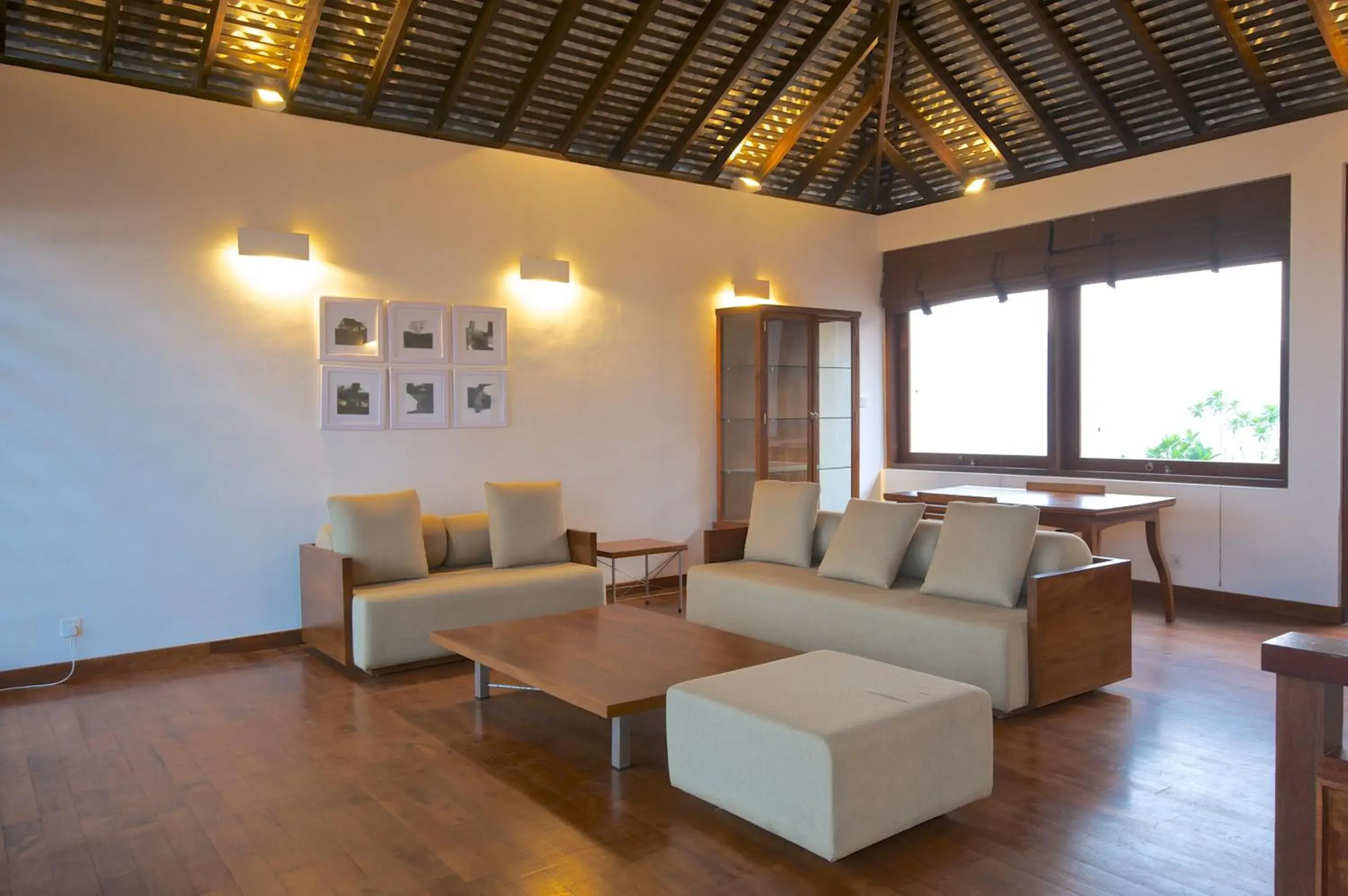 Communal lounge/ TV room, Seating Area in Jetwing Thalahena Villas