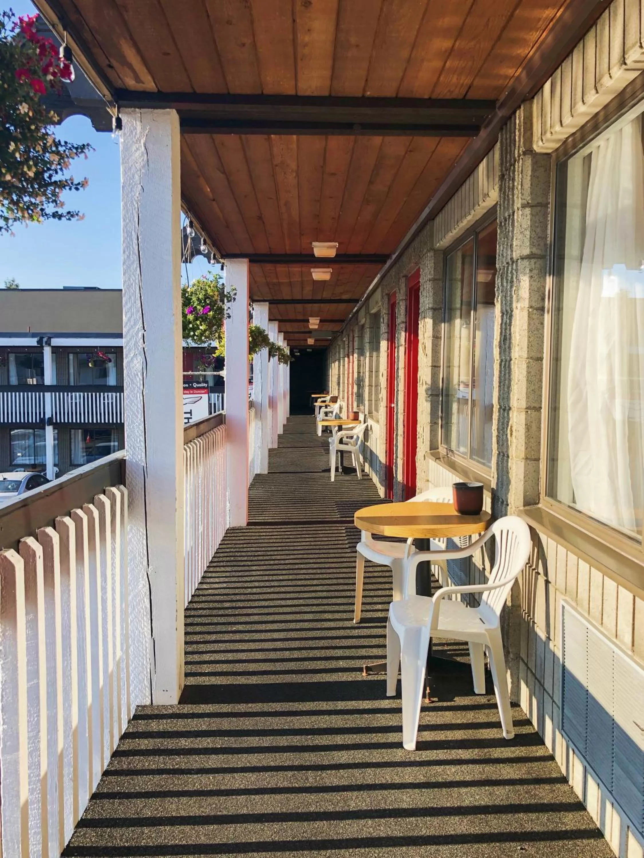 Thunderbird Motor Inn