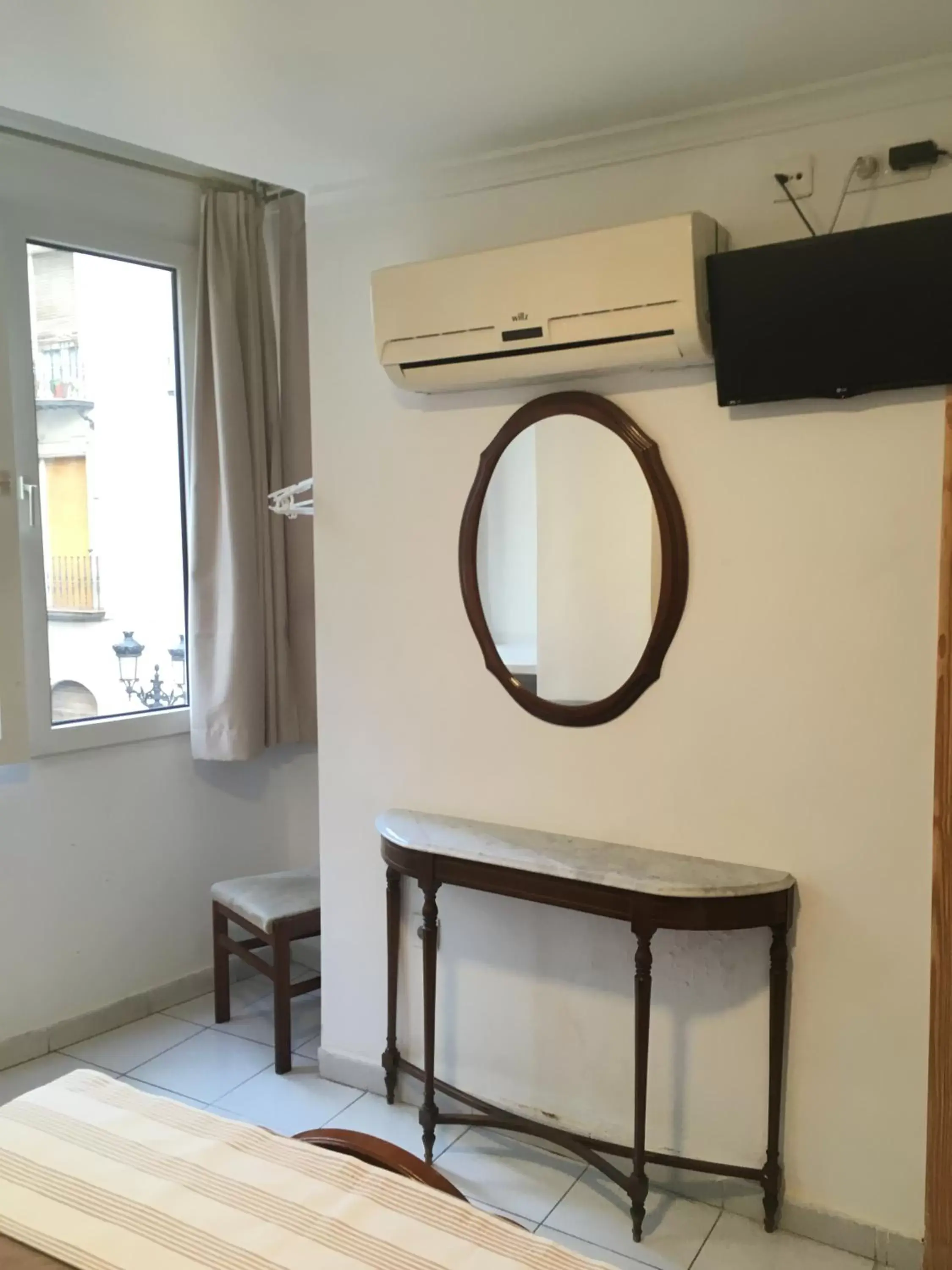 Bedroom, TV/Entertainment Center in Hotel Maritimo