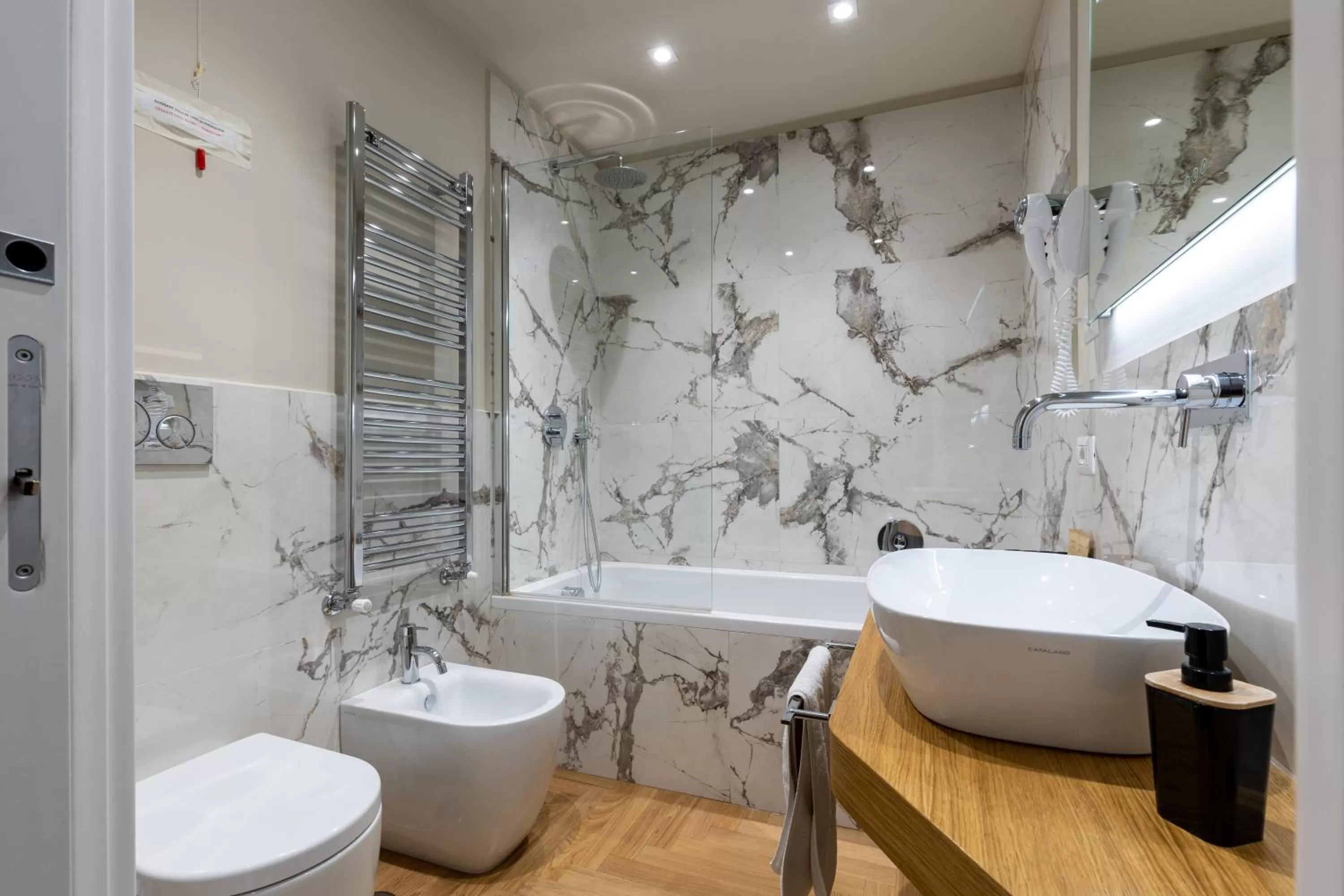 Shower, Bathroom in Suites Romae Rex