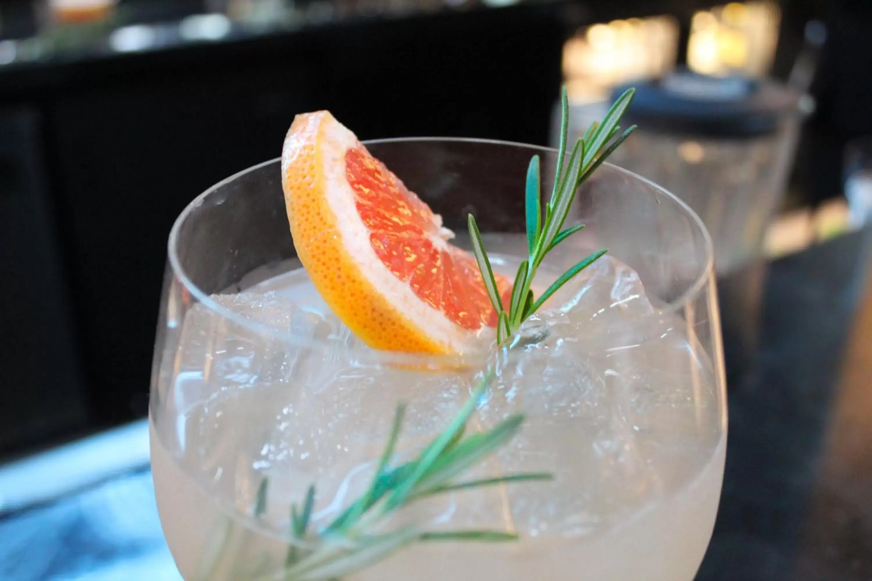 Lounge or bar in Crowne Plaza London Heathrow T4 by IHG Lounge or bar in Crowne Plaza London Heathrow T4 by IHG