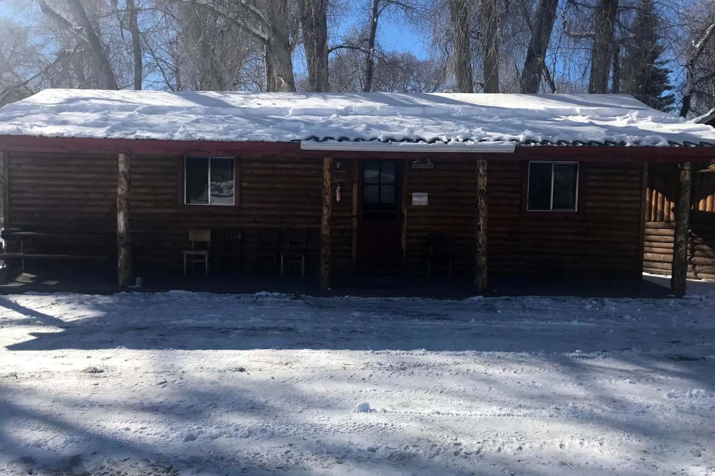 Facade/entrance, Winter in Elkhorn Lodge