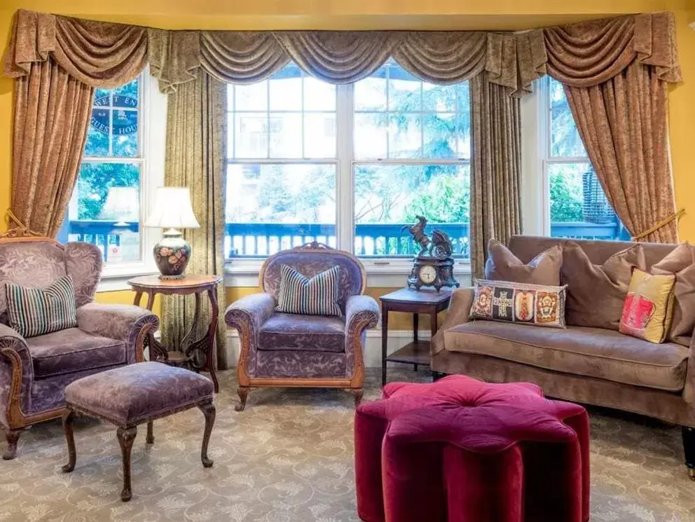 Living room, Seating Area in West End Guest House