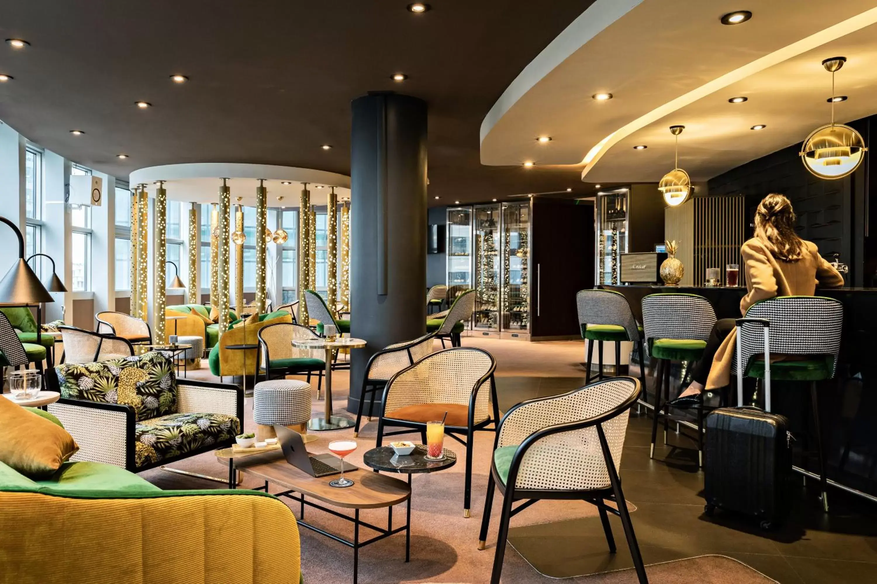 Lounge or bar in Pullman Paris La Défense Lounge or bar in Pullman Paris La Défense