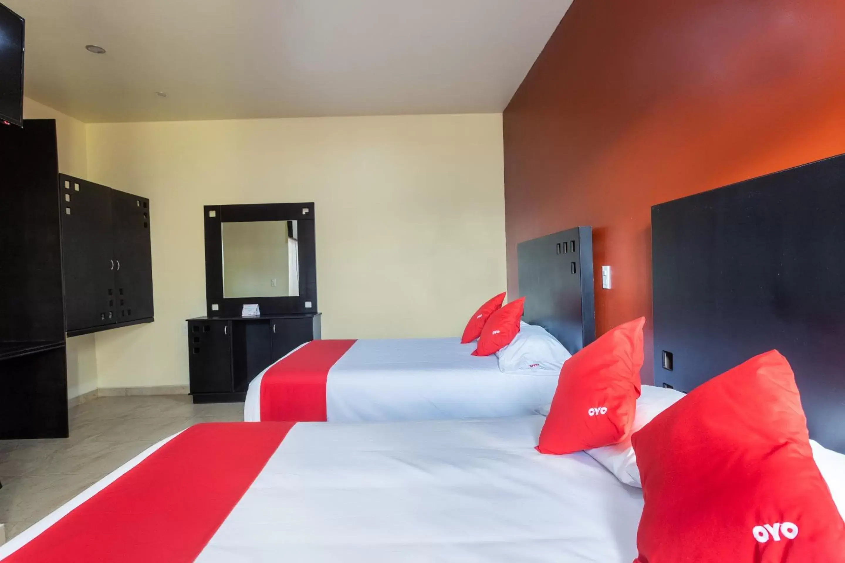 Bedroom, Bed in OYO Hotel Emperadores Inn, Atlixco