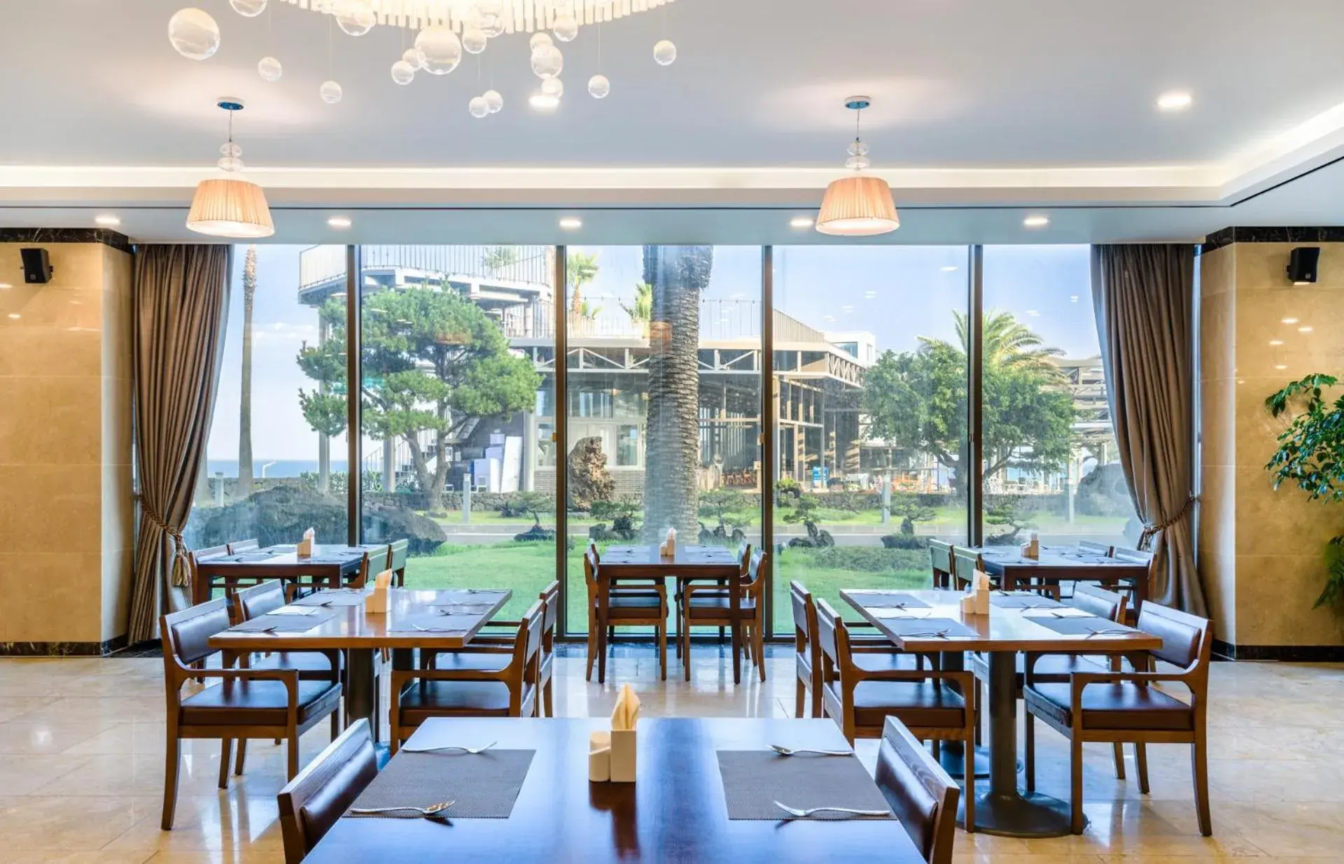 Restaurant/Places to Eat in Uni Hotel Jeju