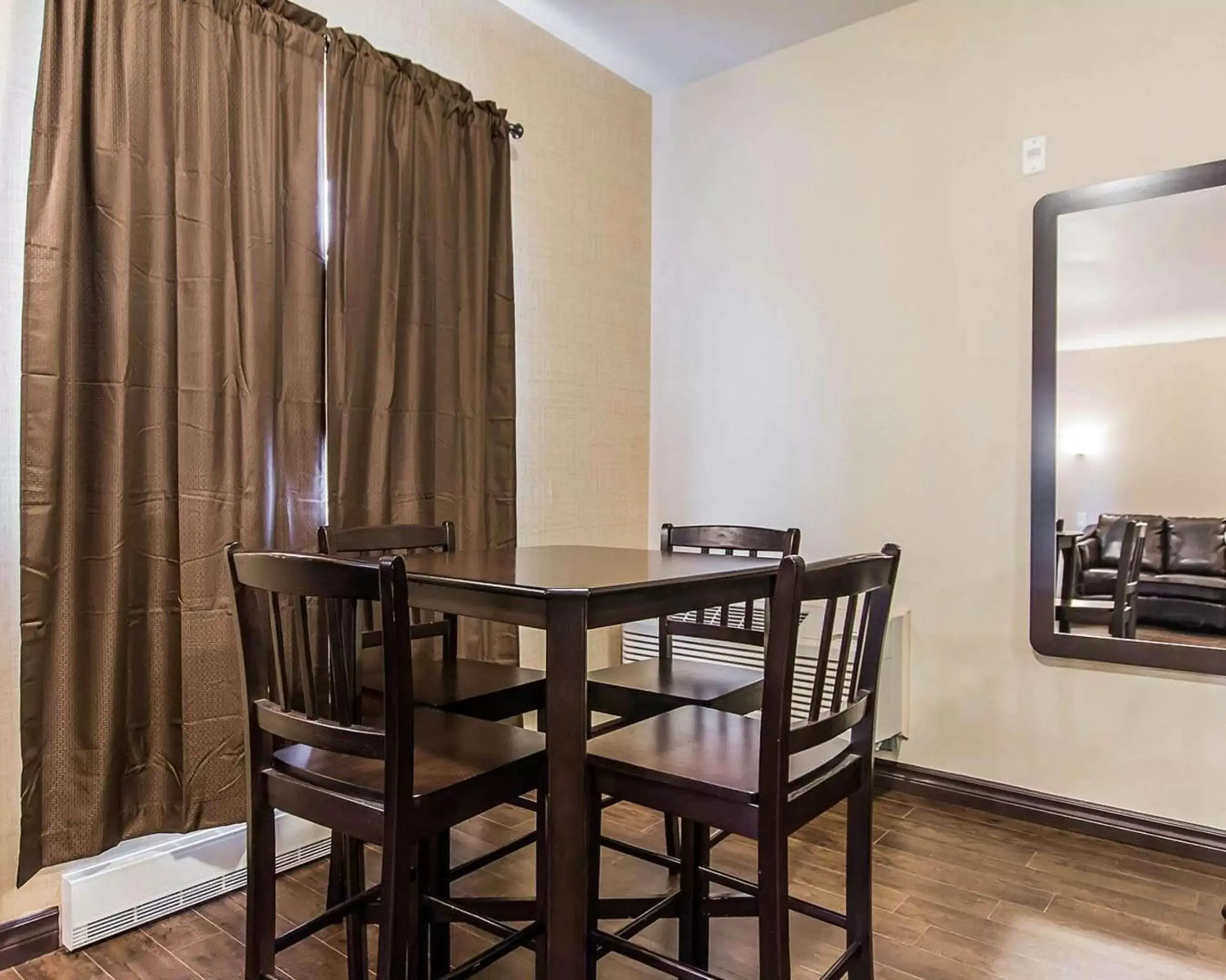 Photo of the whole room, Dining Area in Quality Inn Moncton