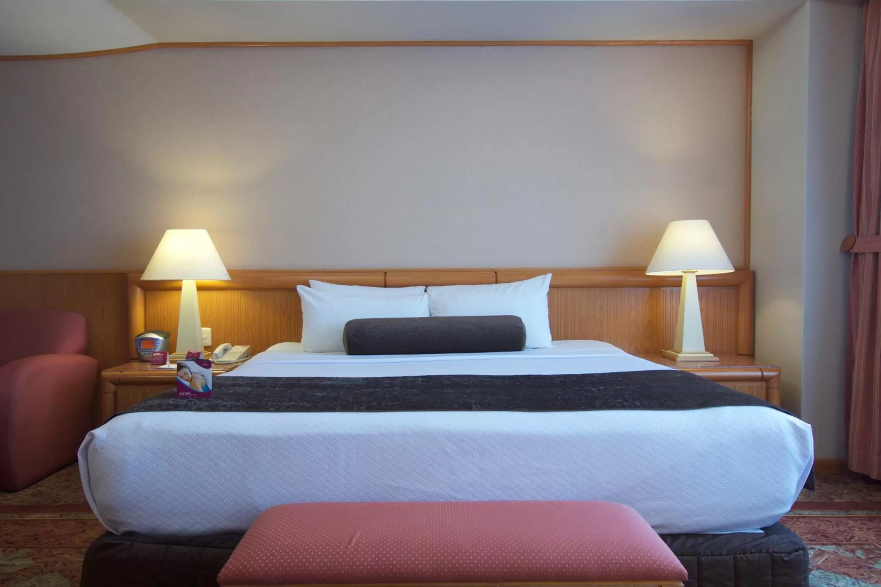 Photo of the whole room, Bed in Crowne Plaza Hotel Mexico City North-Tlalnepantla, an IHG Hotel
