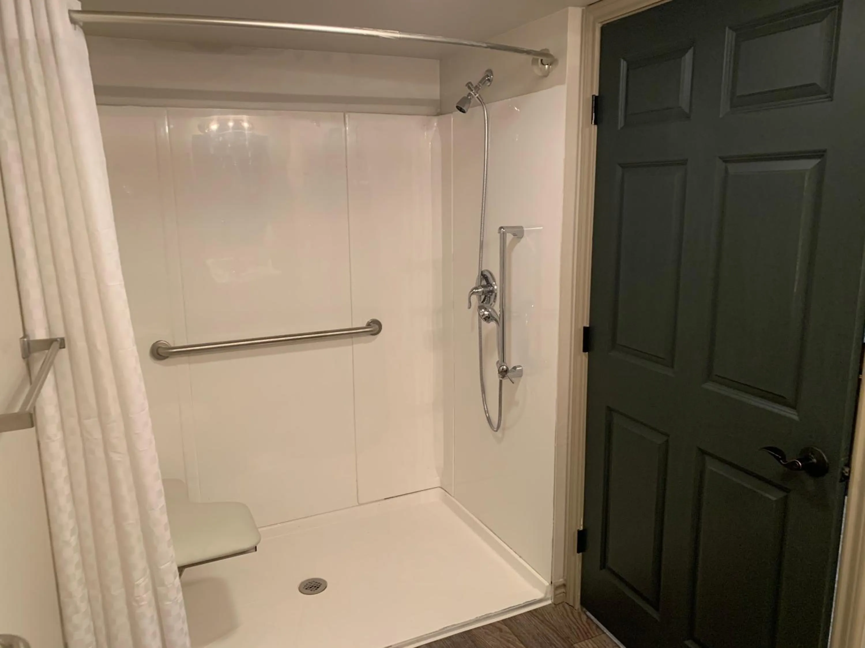 Bathroom in Eagle's Den Suites Andrews a Travelodge by Wyndham