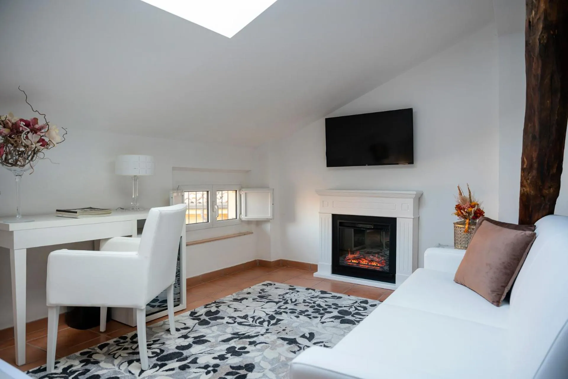 Seating area in Albergo Rossini 1936 - Small & Charming