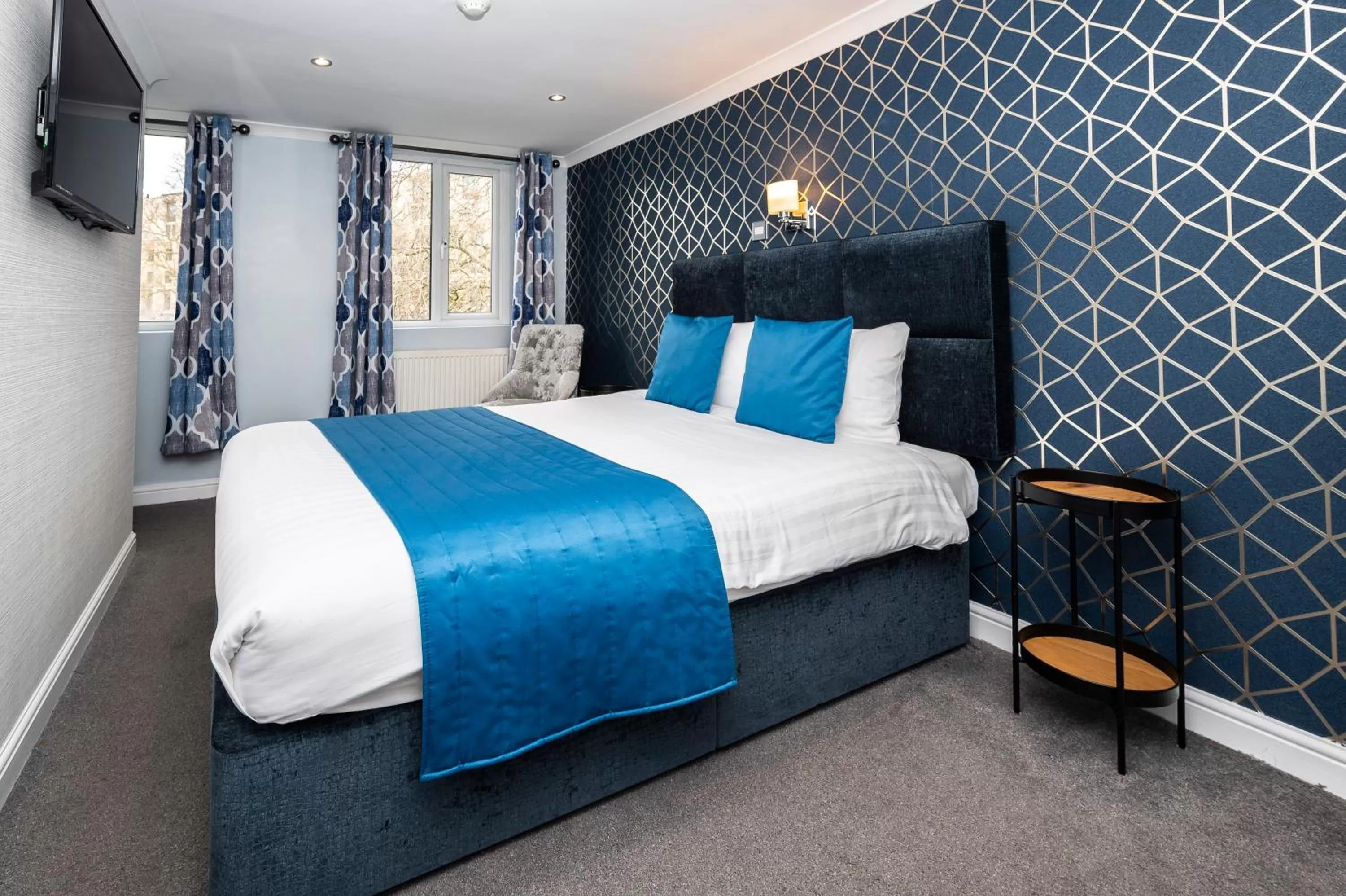 Bedroom, Bed in Mentone Hotel