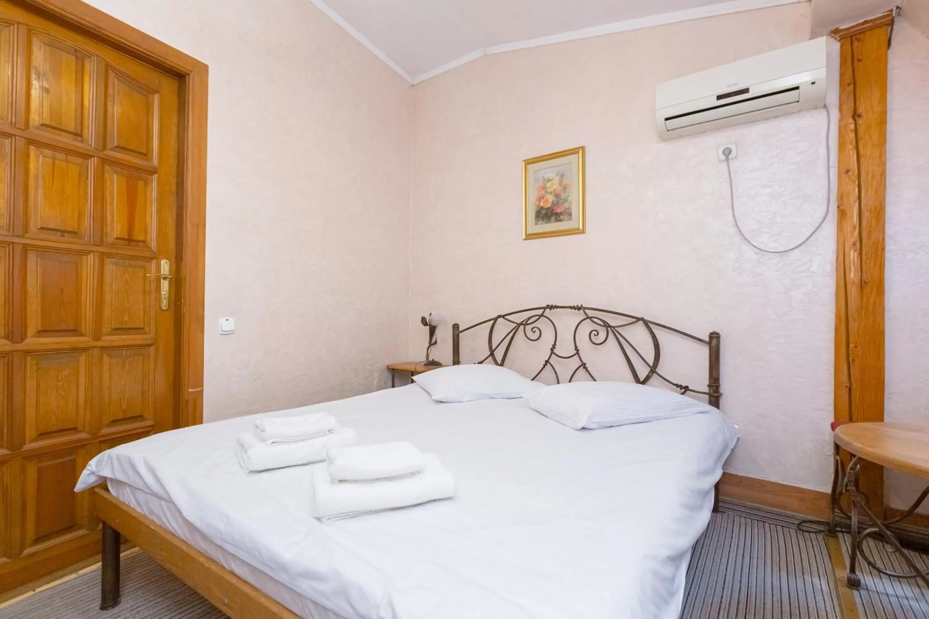 Standard Double or Twin Room in Staryi Krakiv Standard Double or Twin Room in Staryi Krakiv