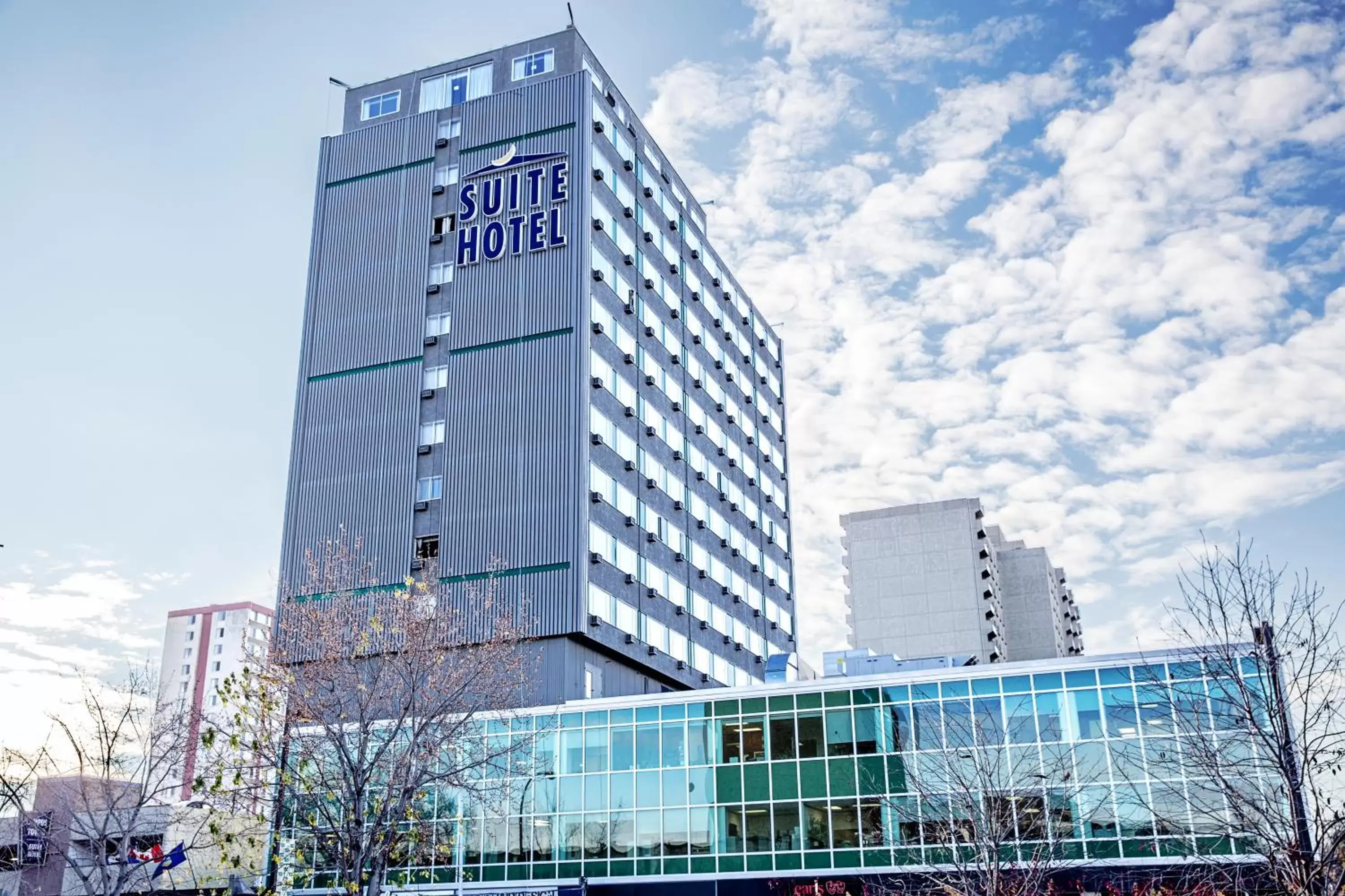 Facade/entrance, Property Building in Campus Tower Suite Hotel