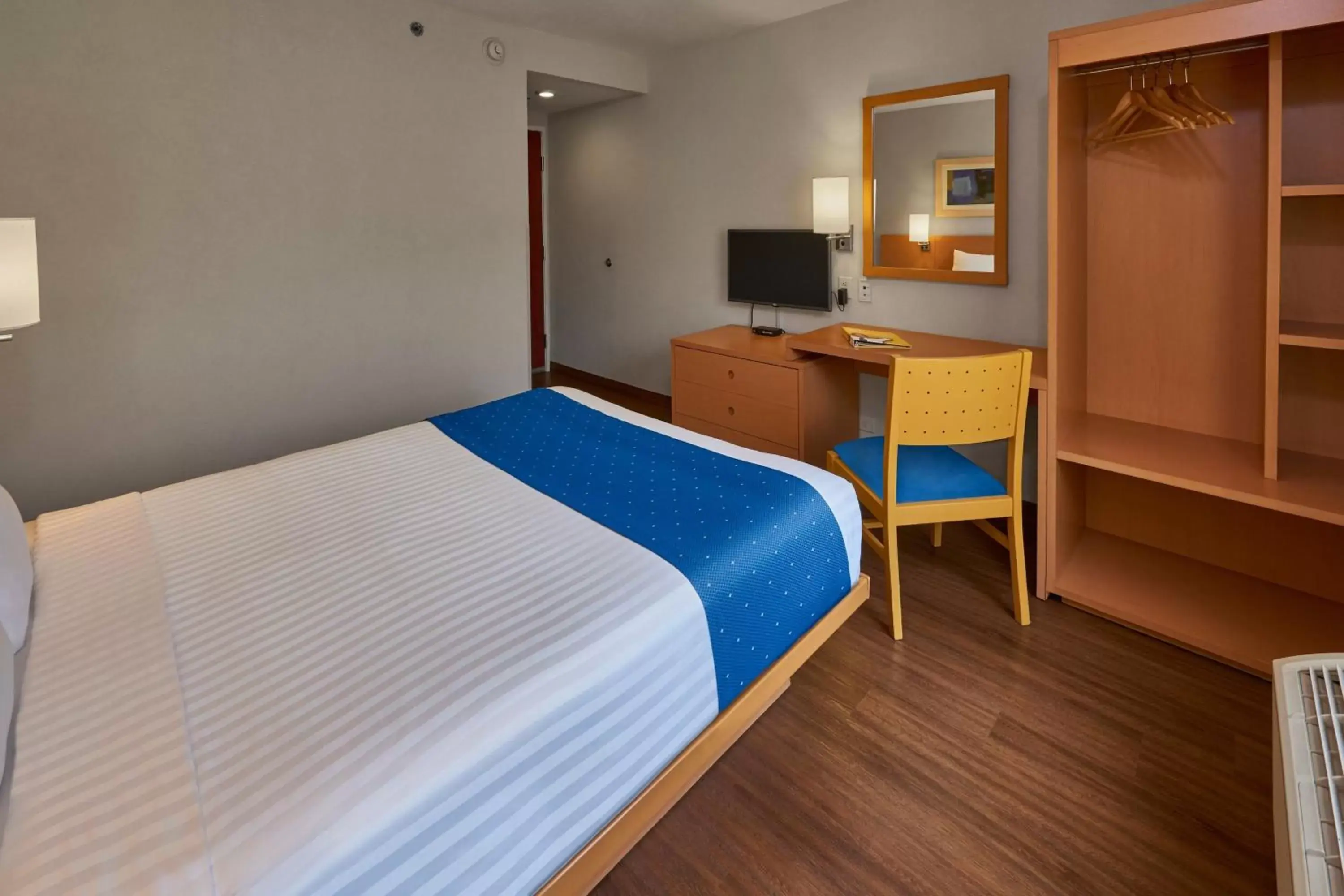 Photo of the whole room, Bed in City Express by Marriott Tuxtla Gutiérrez