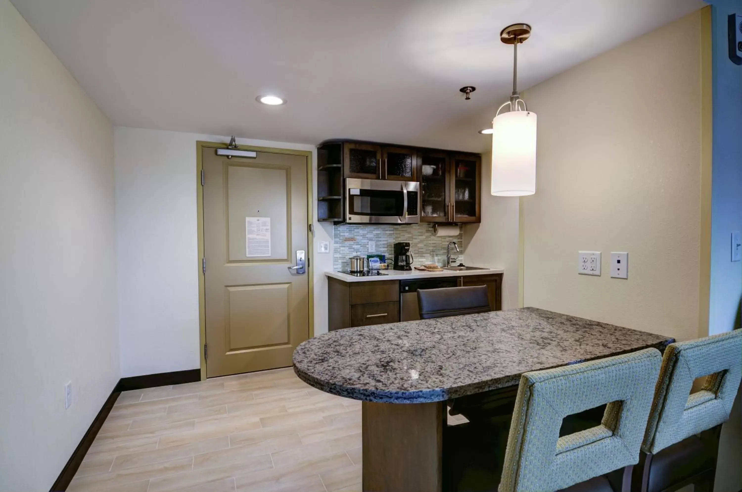 Photo of the whole room, Kitchen/Kitchenette in Candlewood Suites Richmond - West Broad, an IHG Hotel