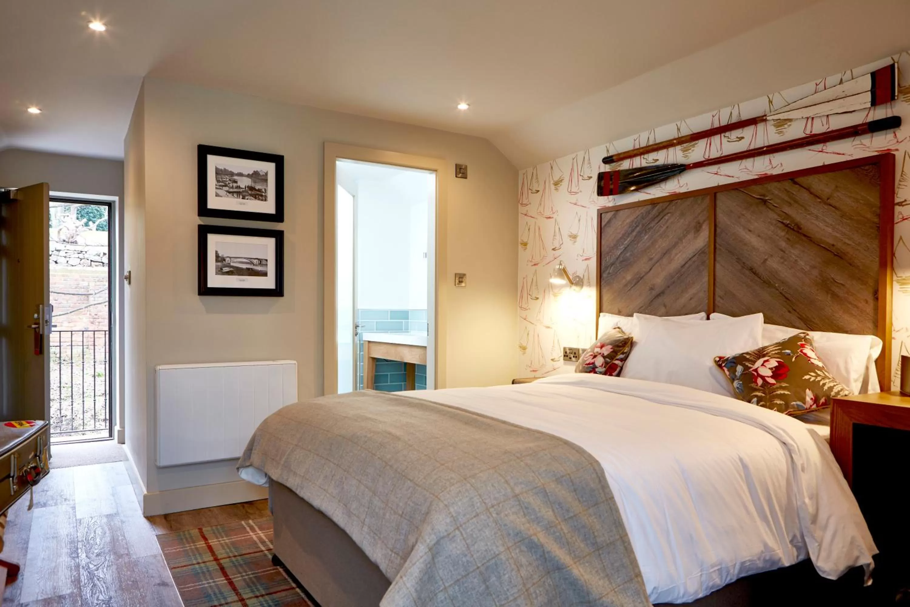 Photo of the whole room, Bed in The Boathouse Inn & Riverside Rooms