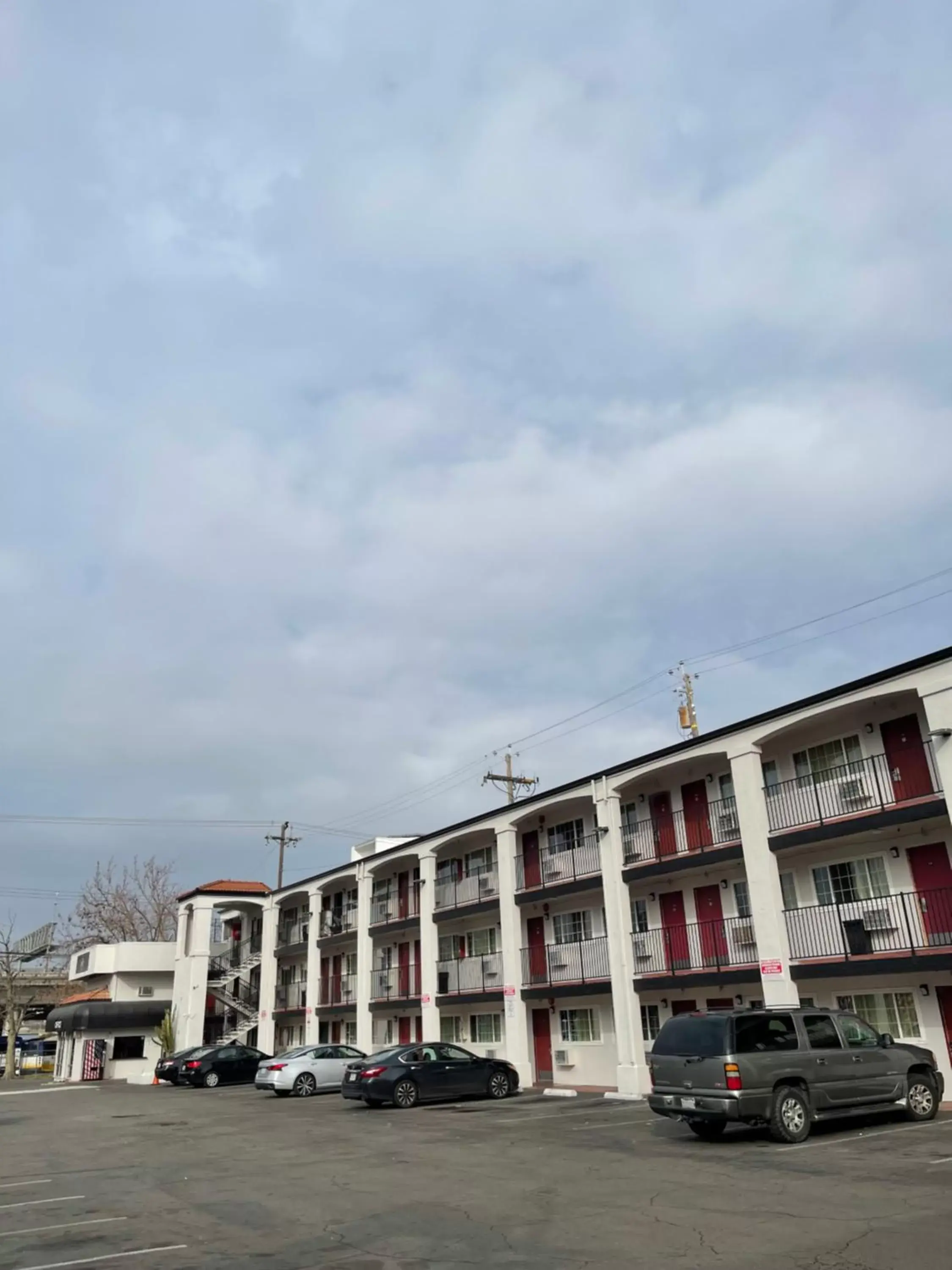 Property Building in Roy Inn & Suites -Sacramento Midtown