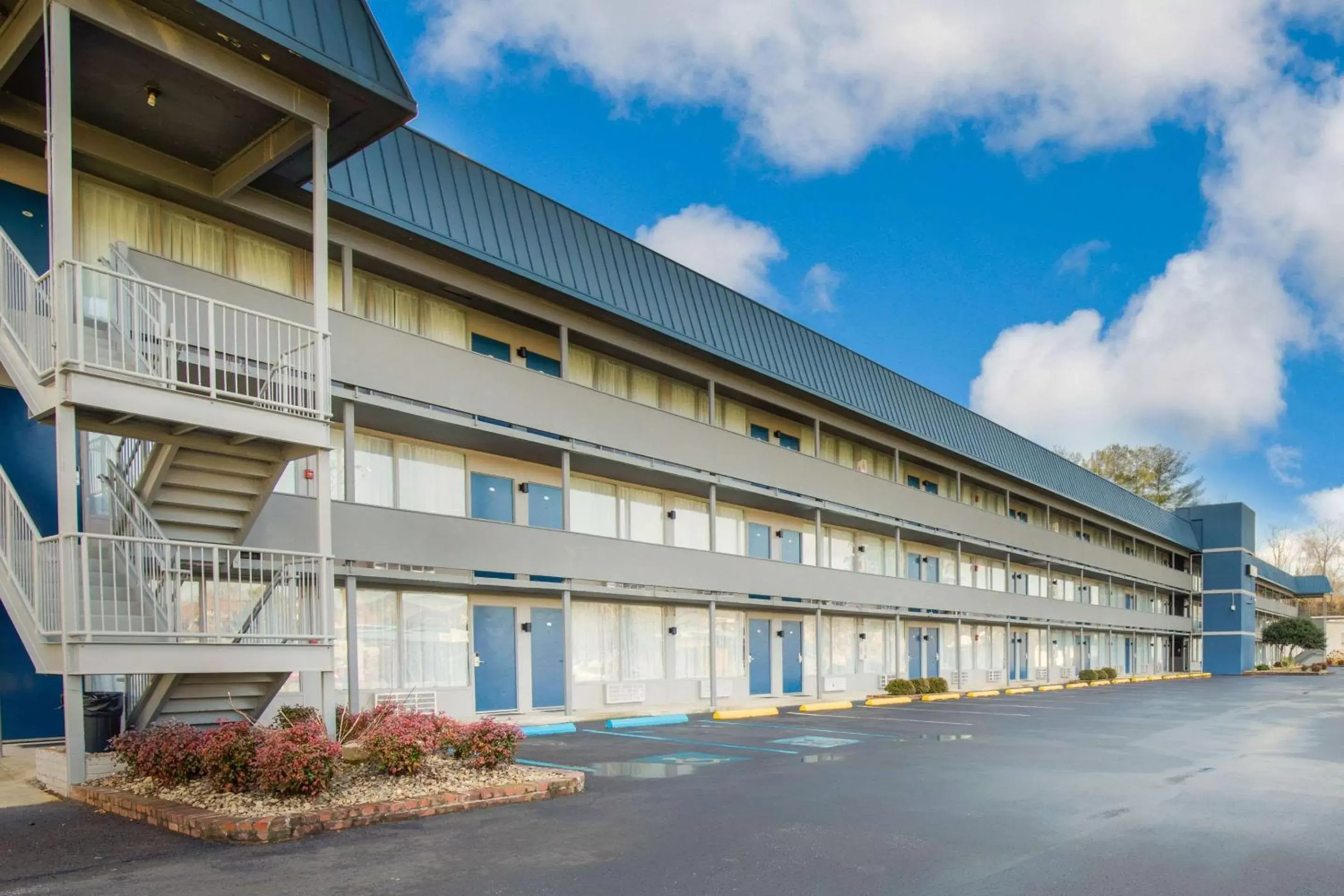 Other, Property Building in Econo Lodge Middlesboro