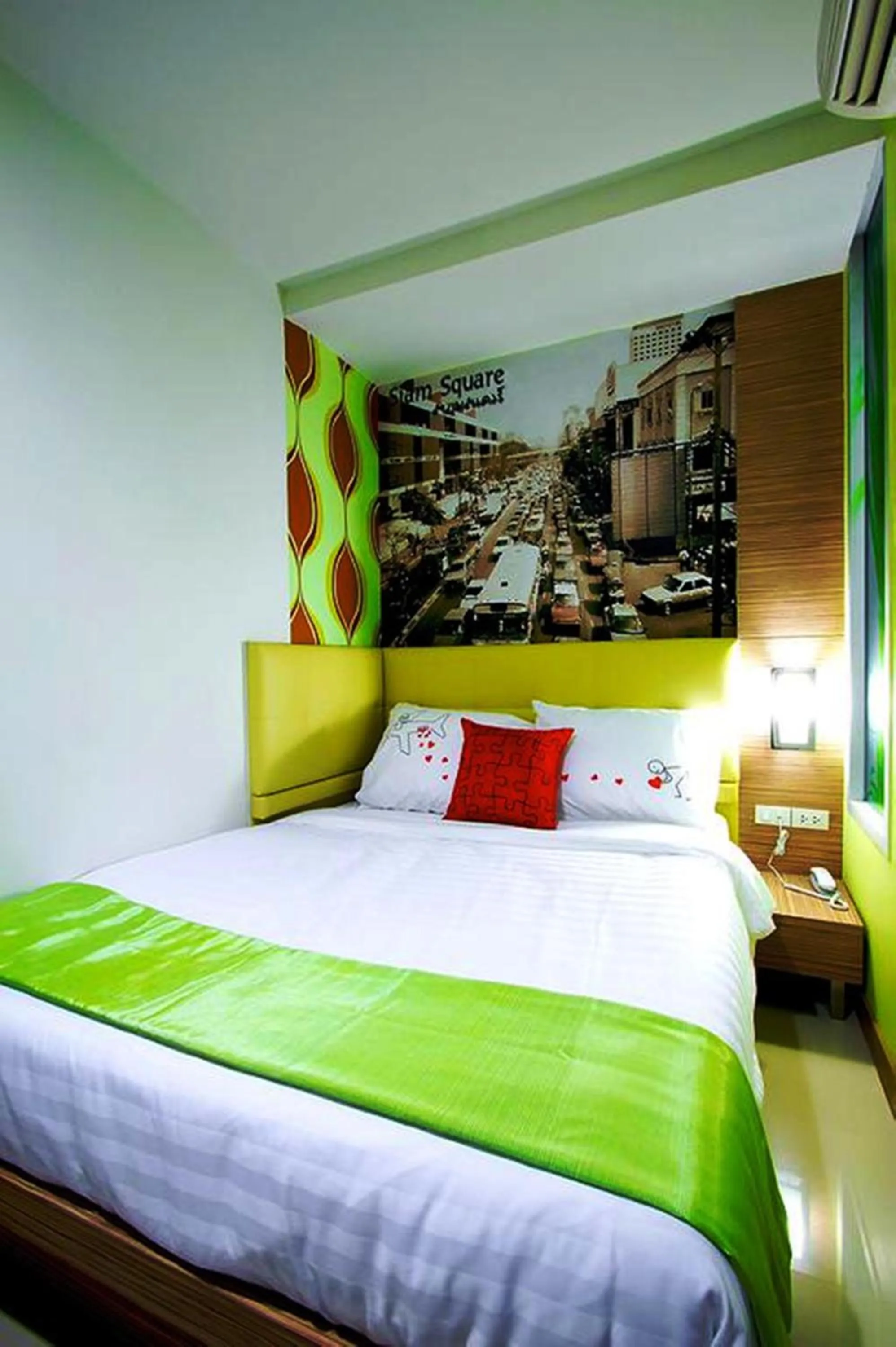 Bedroom, Bed in Ds67 Suites