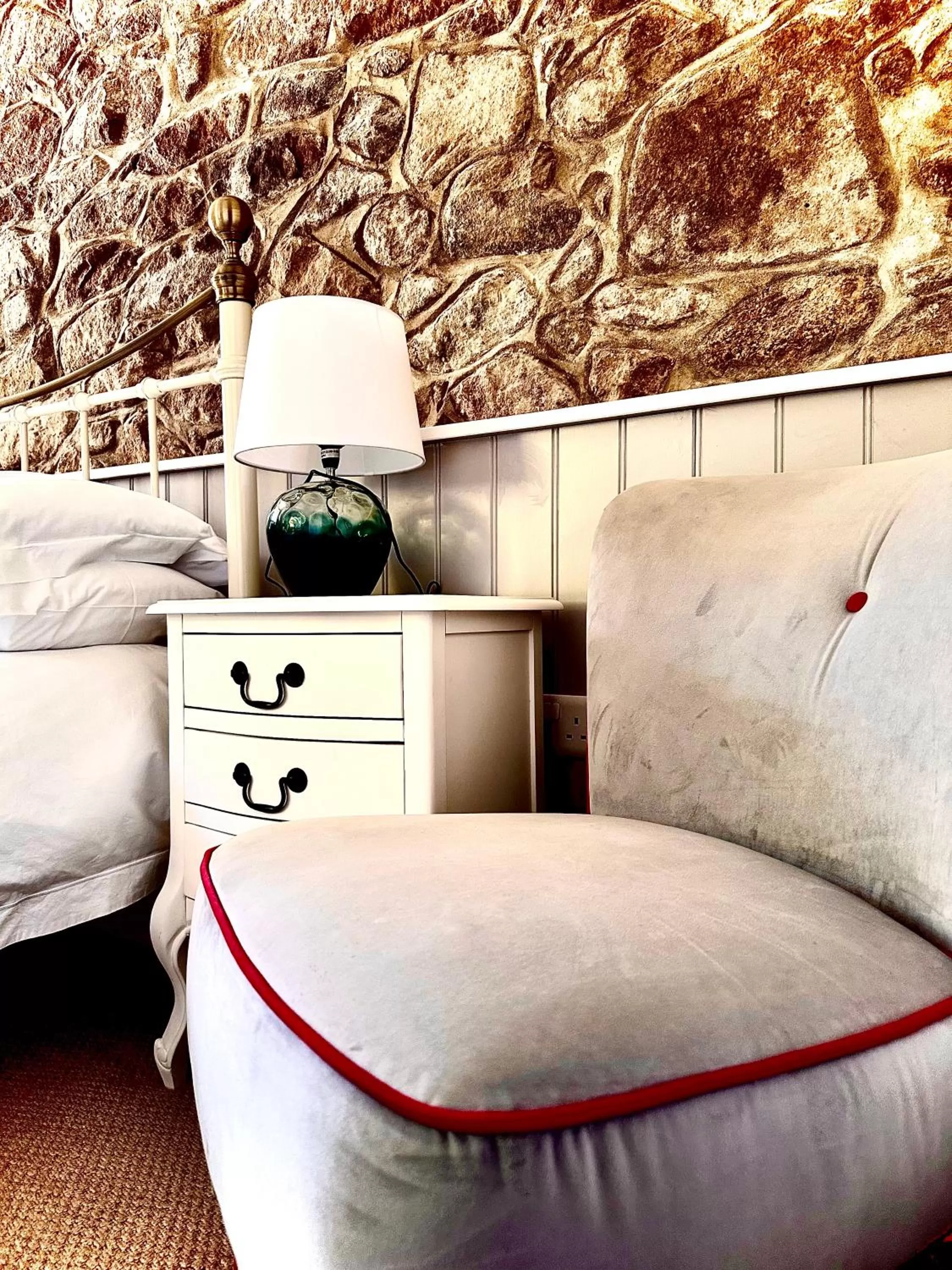 Bed in The White House at The Tinners Arms