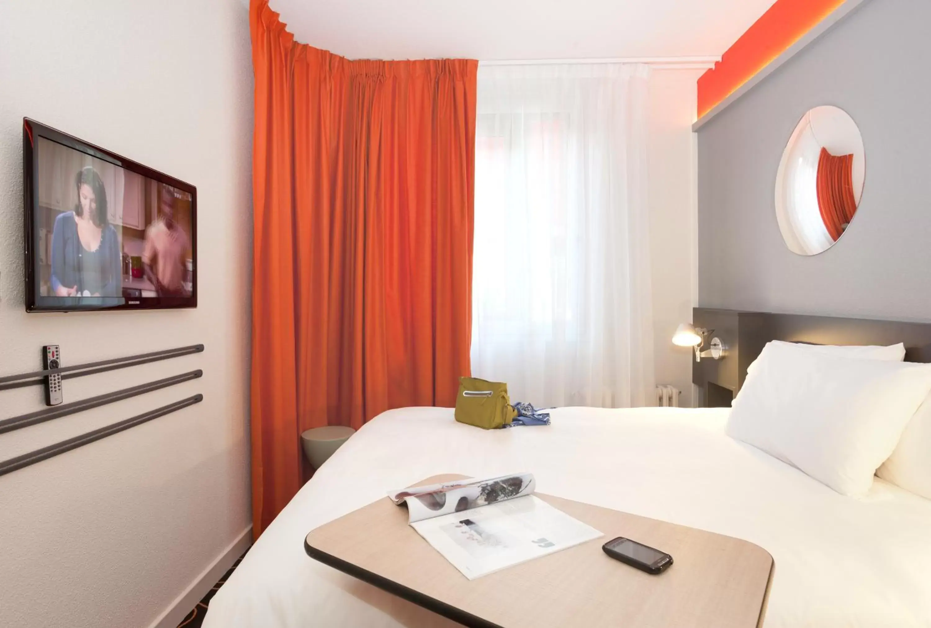 Bedroom, Bed in ibis Styles Roanne Centre Gare