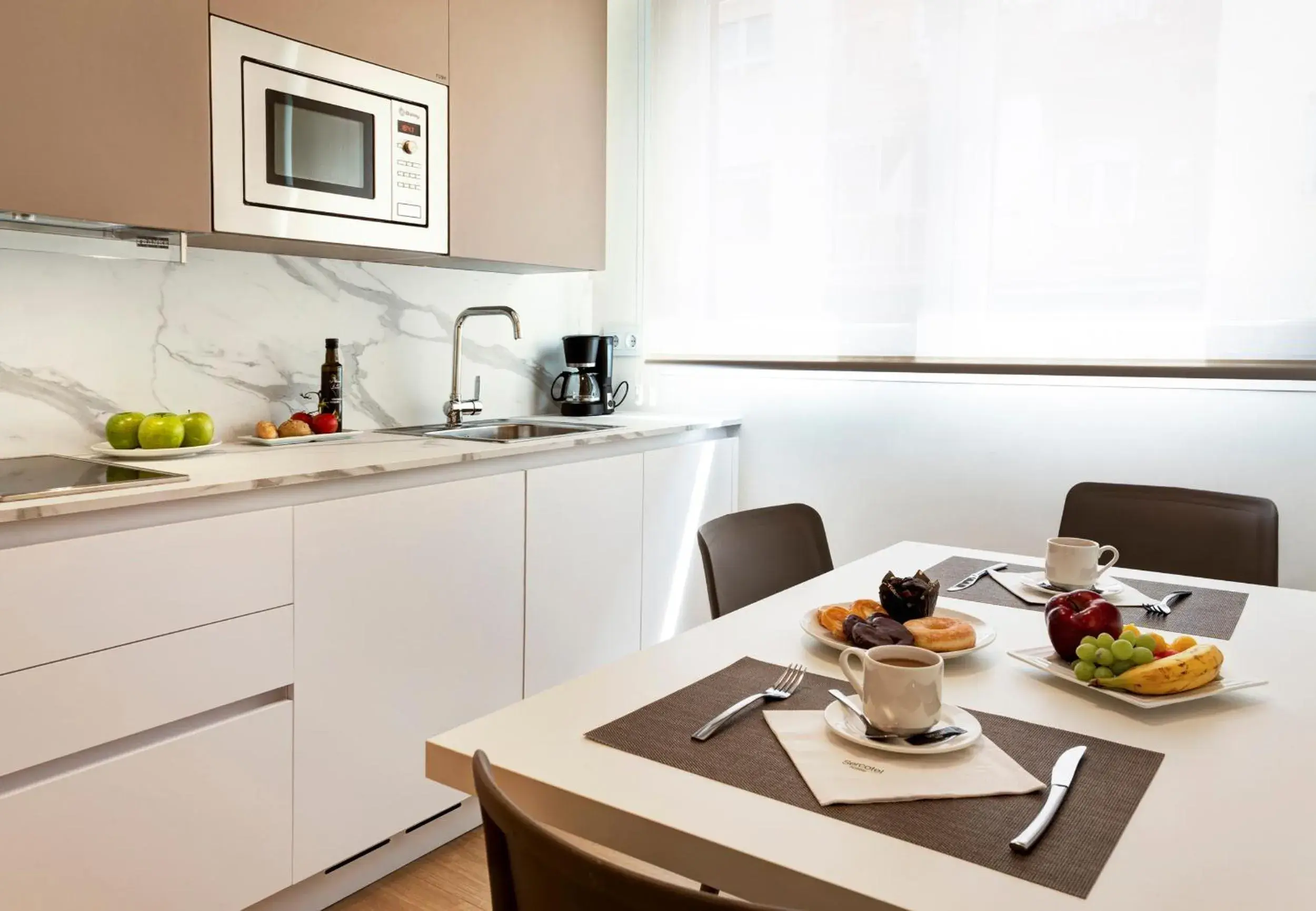 Kitchen or kitchenette, Kitchen/Kitchenette in Sercotel Logrono Suites