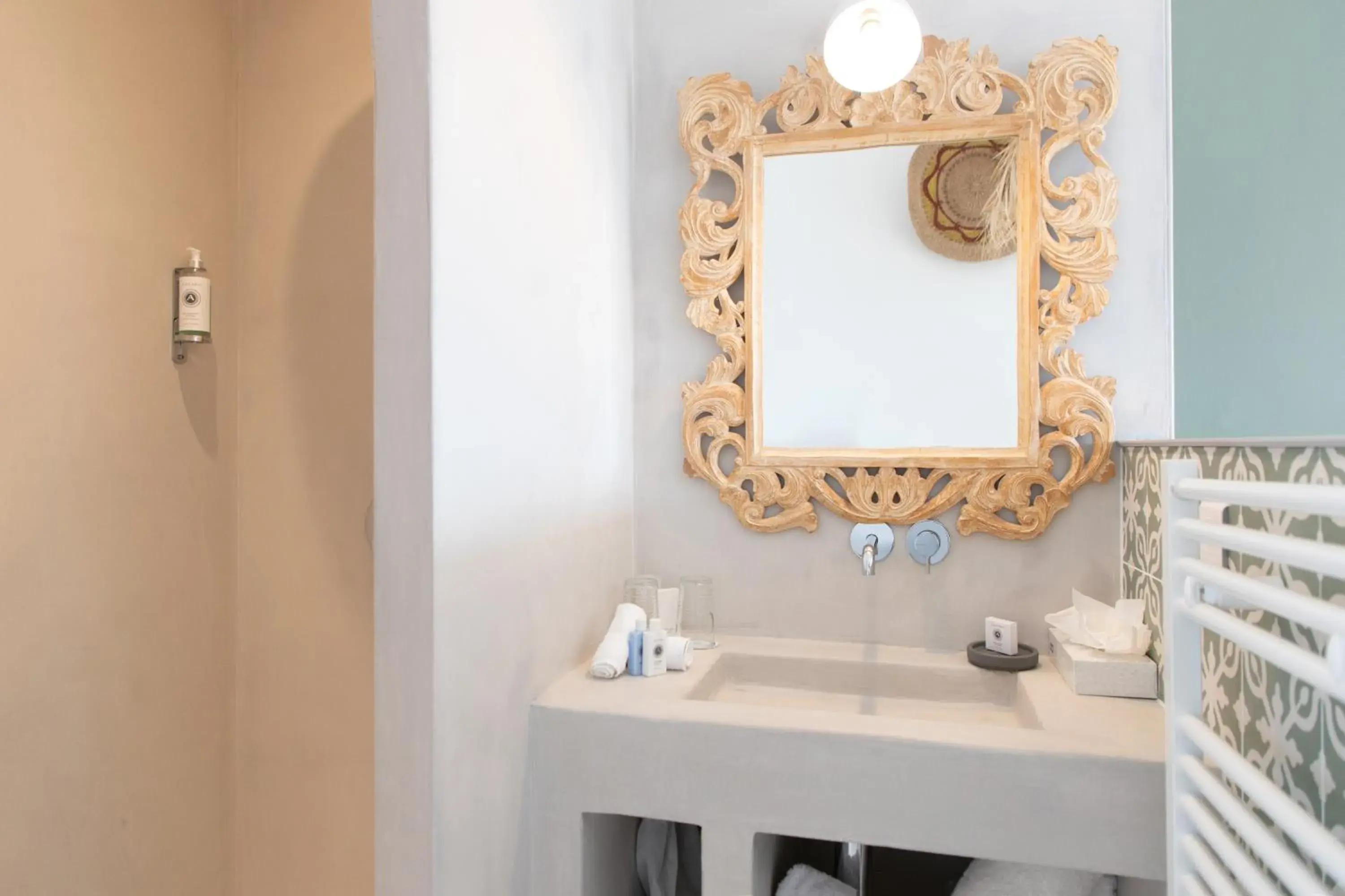 Bathroom in Hôtel Font Mourier