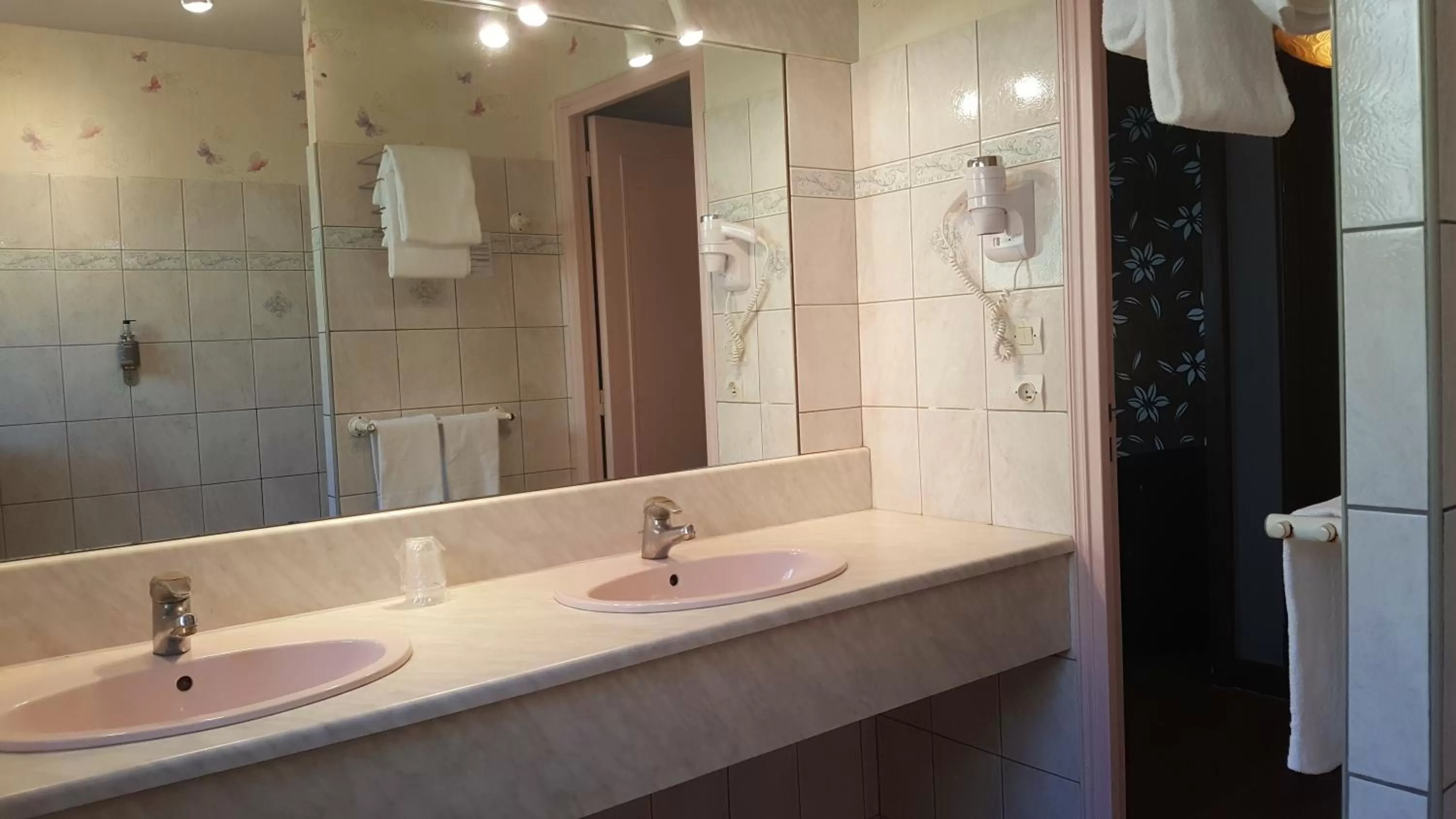 Bathroom in Hotel Le Bon Laboureur