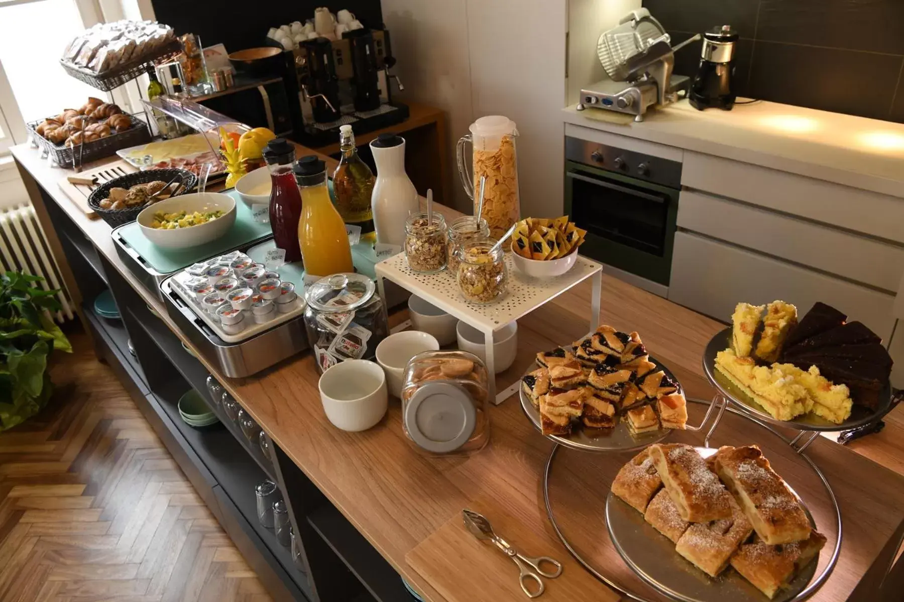 Continental breakfast in Lainez Rooms & Suites