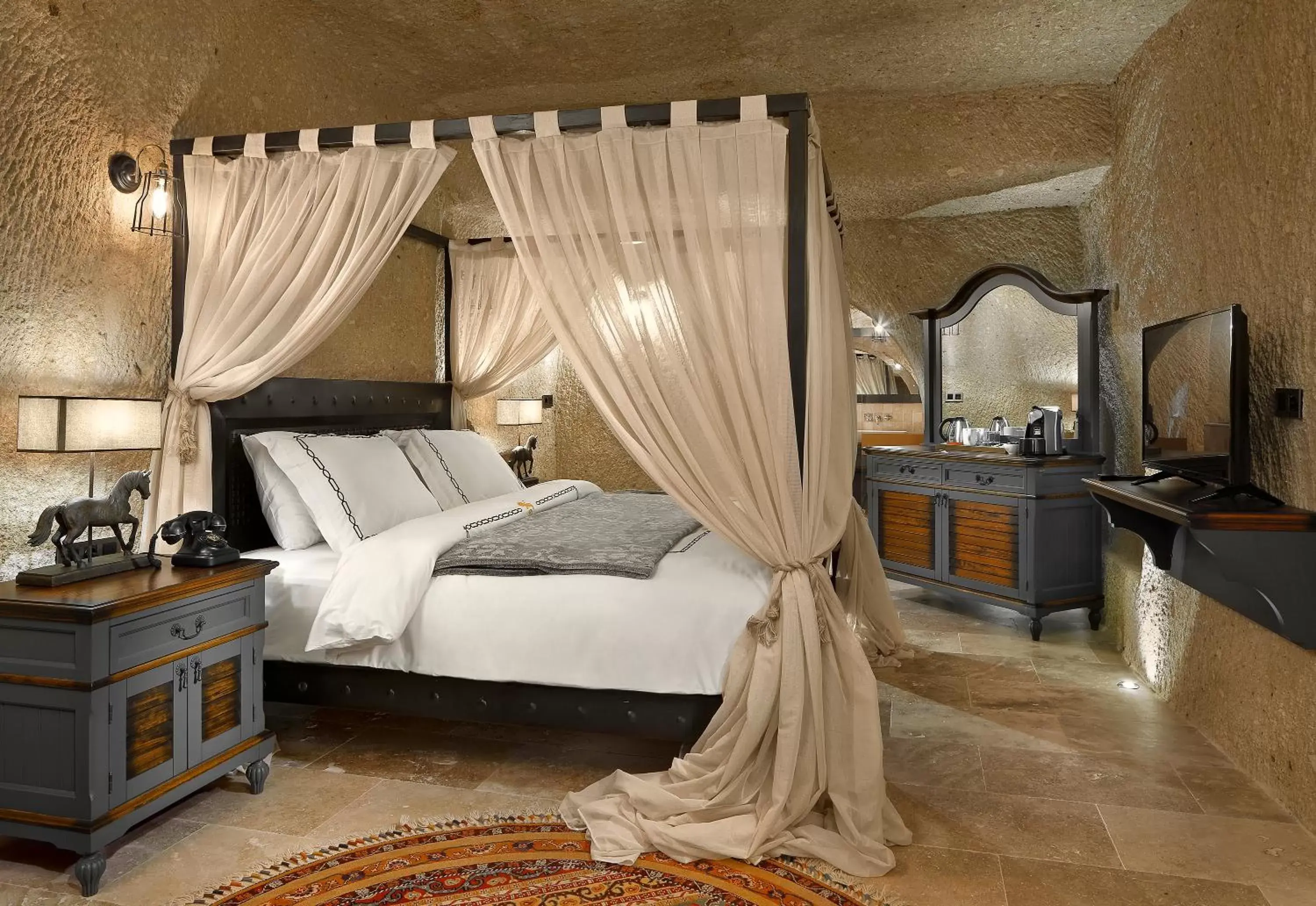 Bed in Seraphim Cave Suites & SPA