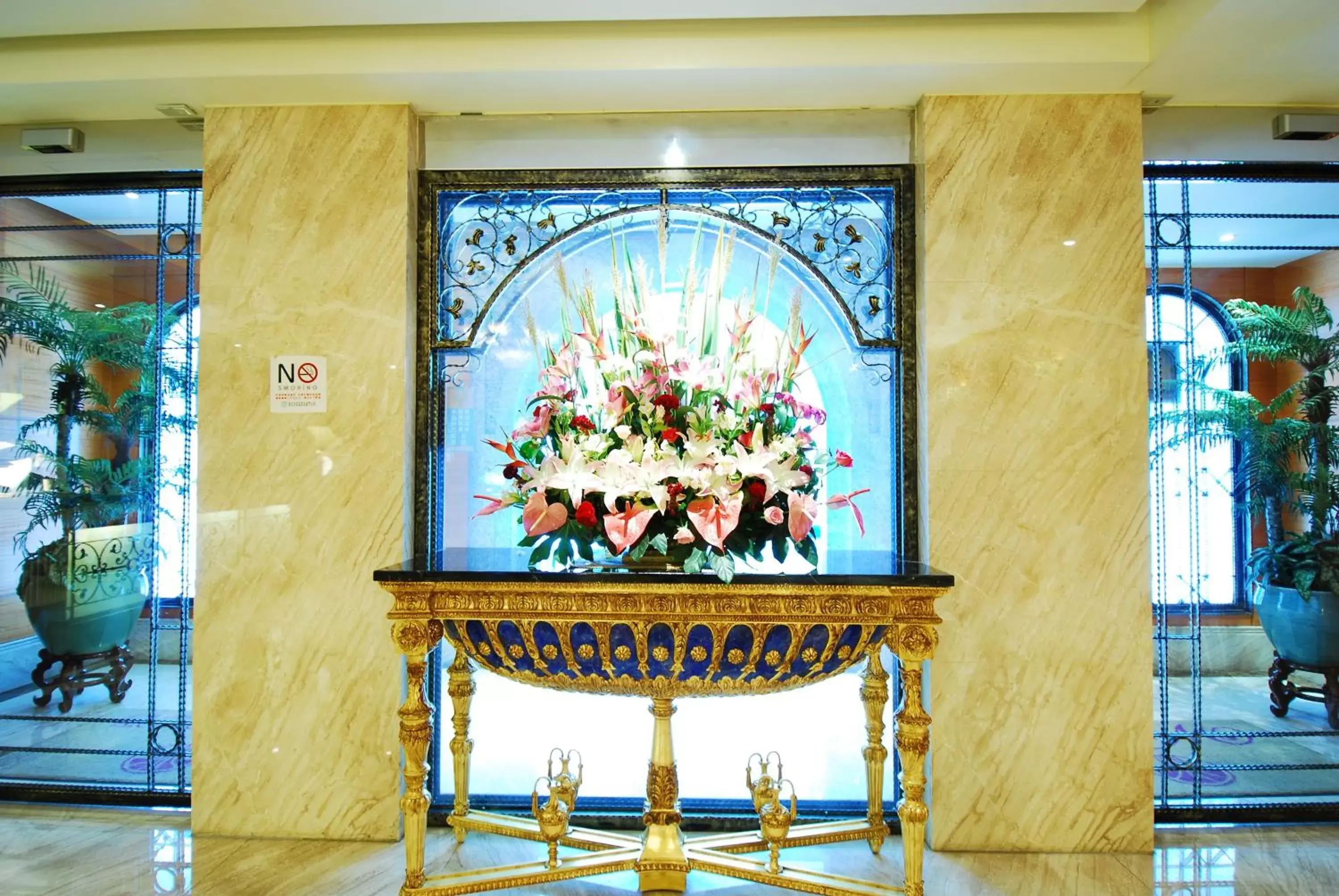 Lobby or reception in Waikoloa Hotel