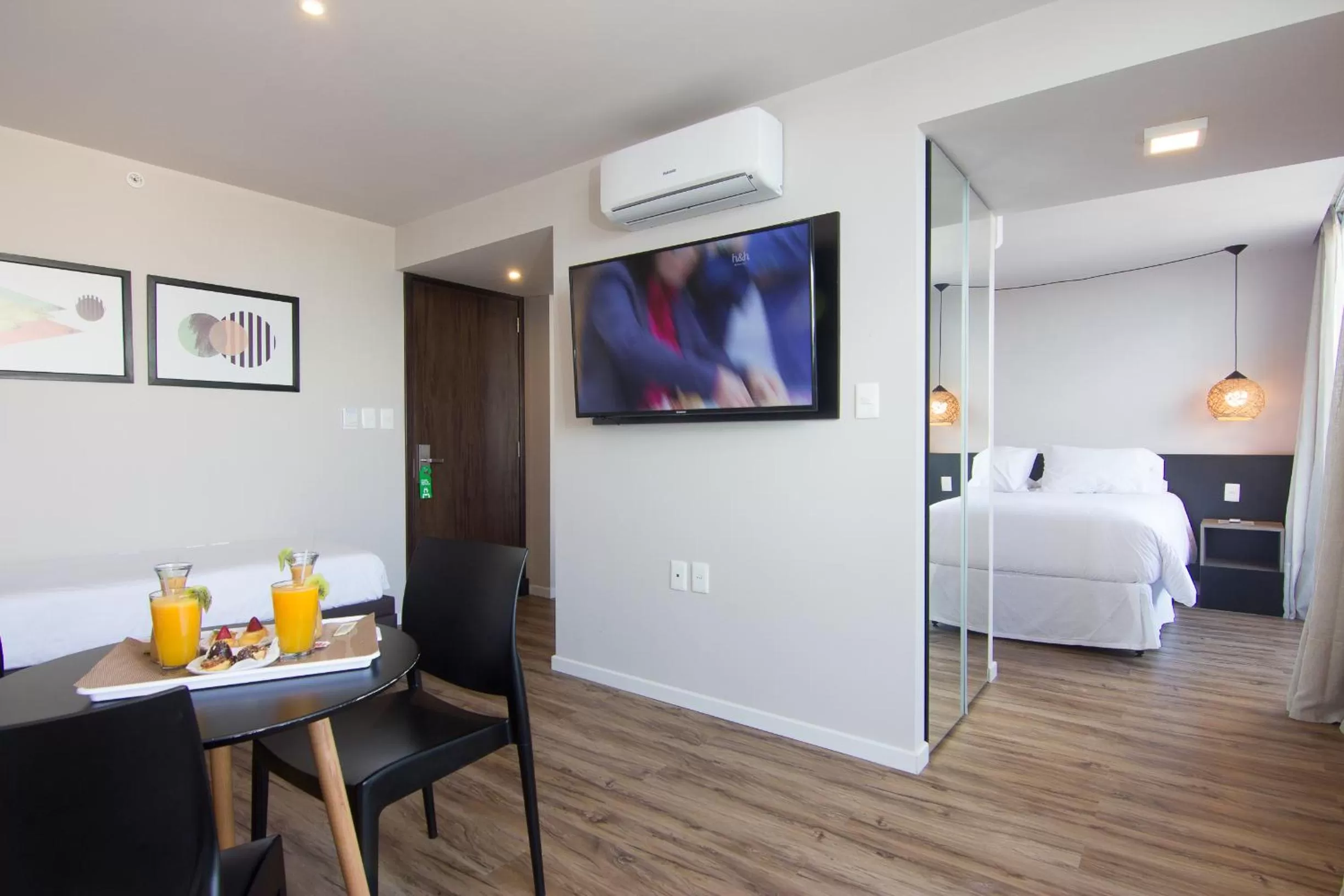 Kitchen or kitchenette, Bed in Hotel Ciudadano Suites