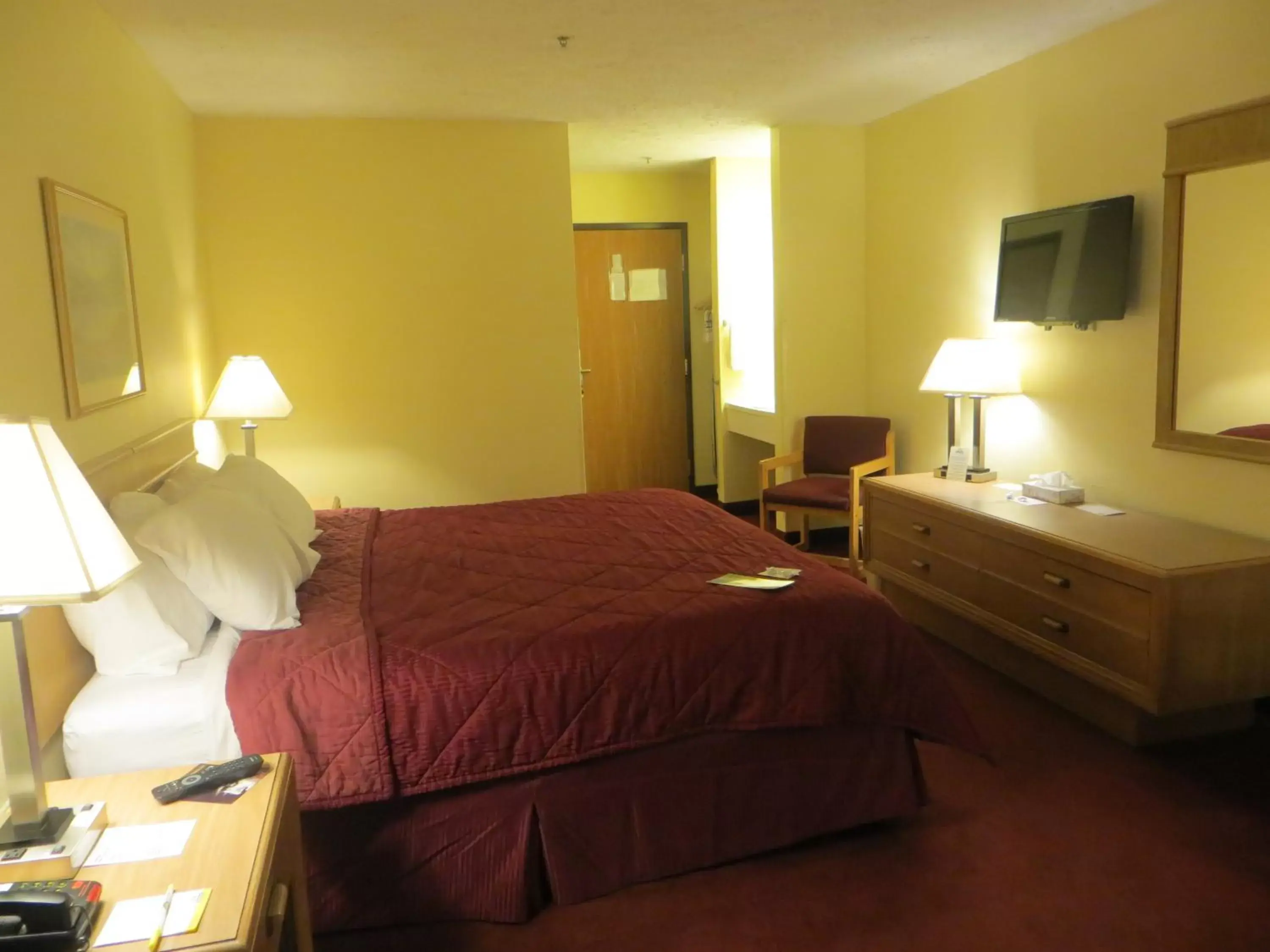 Photo of the whole room, Bed in Days Inn by Wyndham Jackson