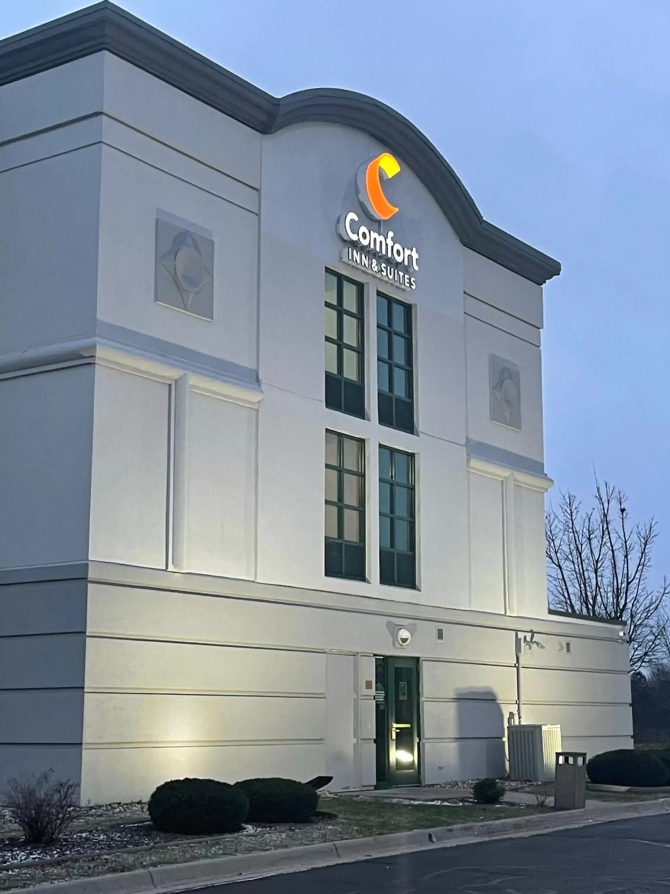 Property building in Comfort Inn & Suites Grand Blanc-Flint Property building in Comfort Inn & Suites Grand Blanc-Flint