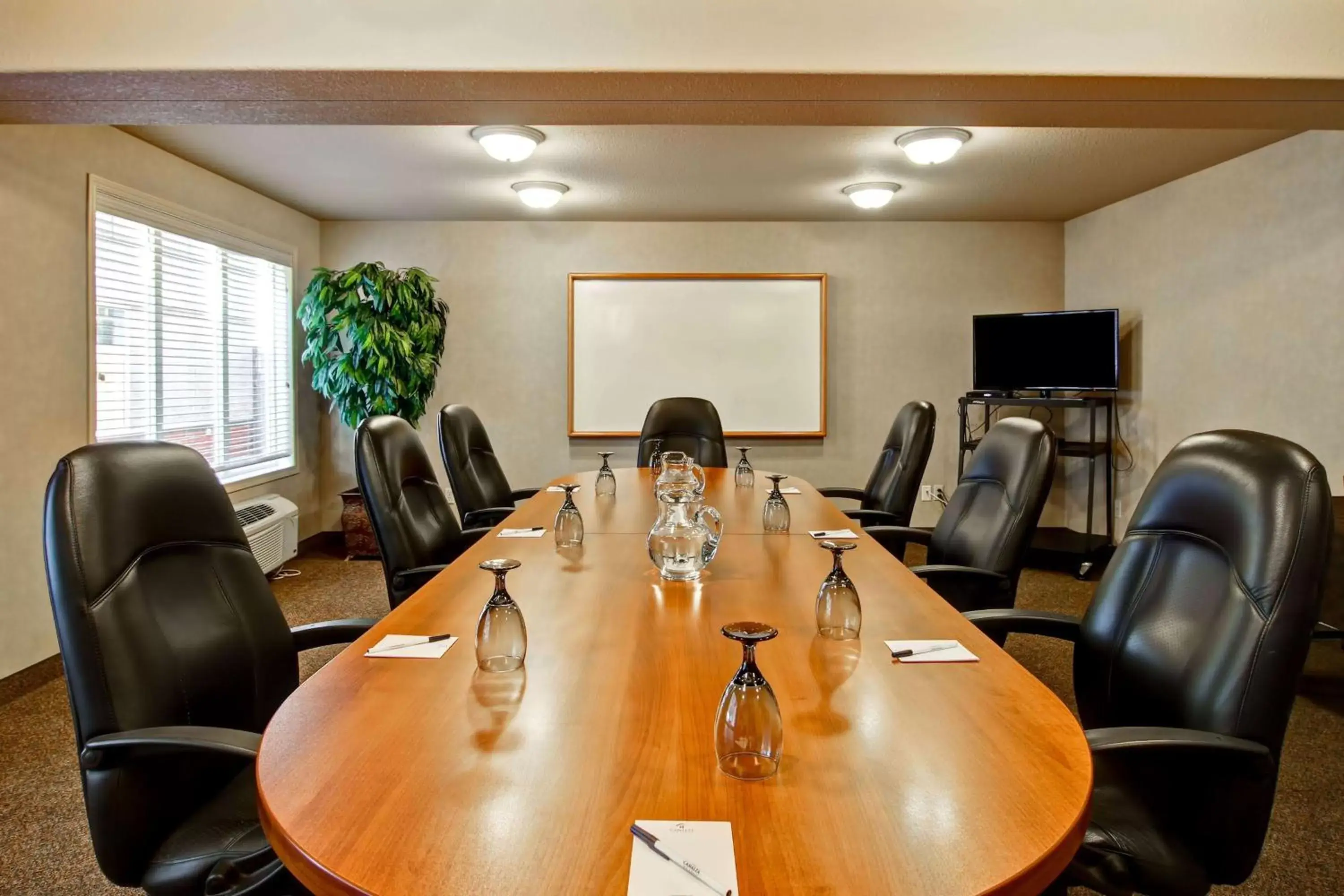 Meeting/conference room in Ramada by Wyndham Ponoka