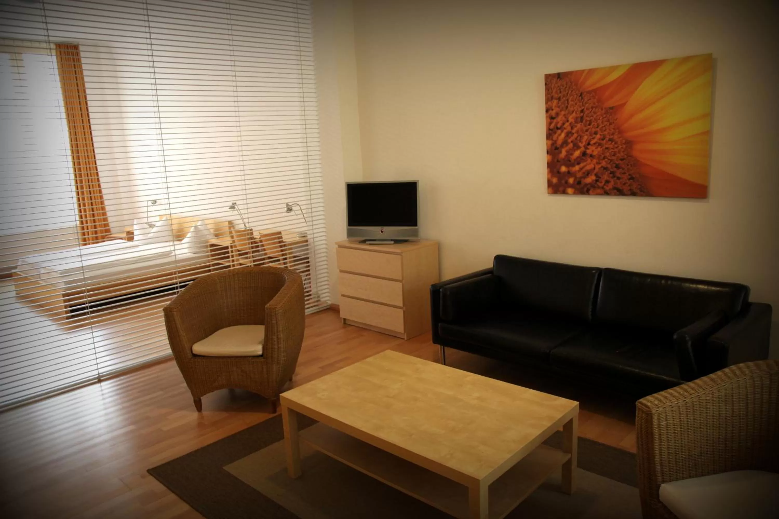 Communal lounge/ TV room, Bed in Hotel 26