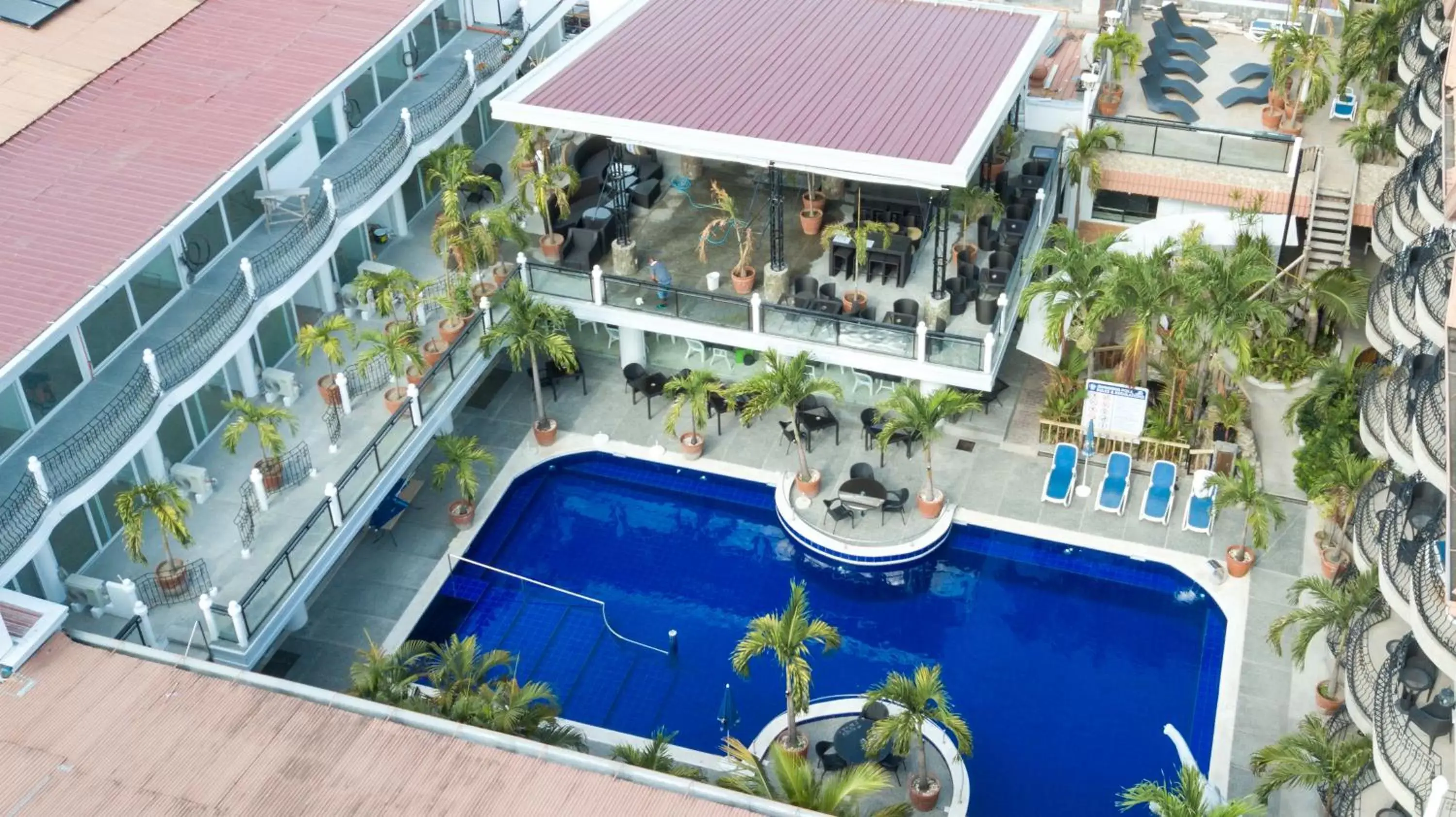 Pool View in Clarkton Hotel Apartment