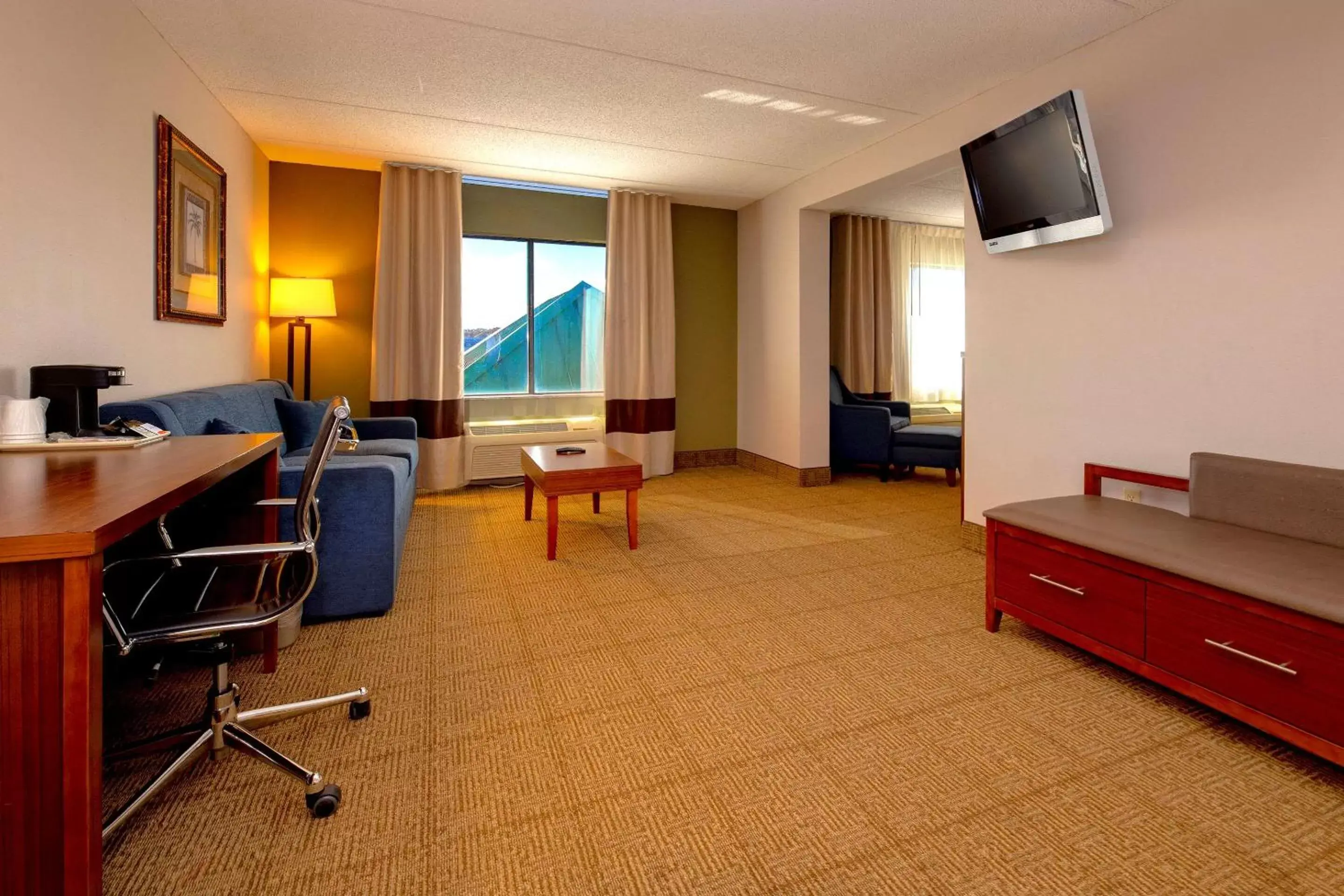 Photo of the whole room, TV/Entertainment Center in Comfort Inn Near Quantico Main Gate North