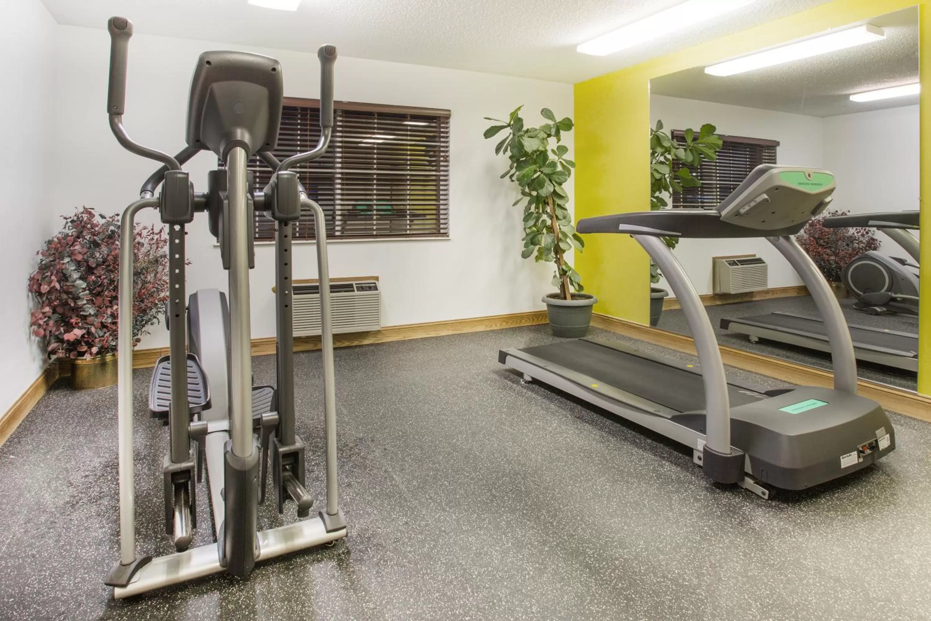 Fitness centre/facilities in Days Inn by Wyndham Lexington NE
