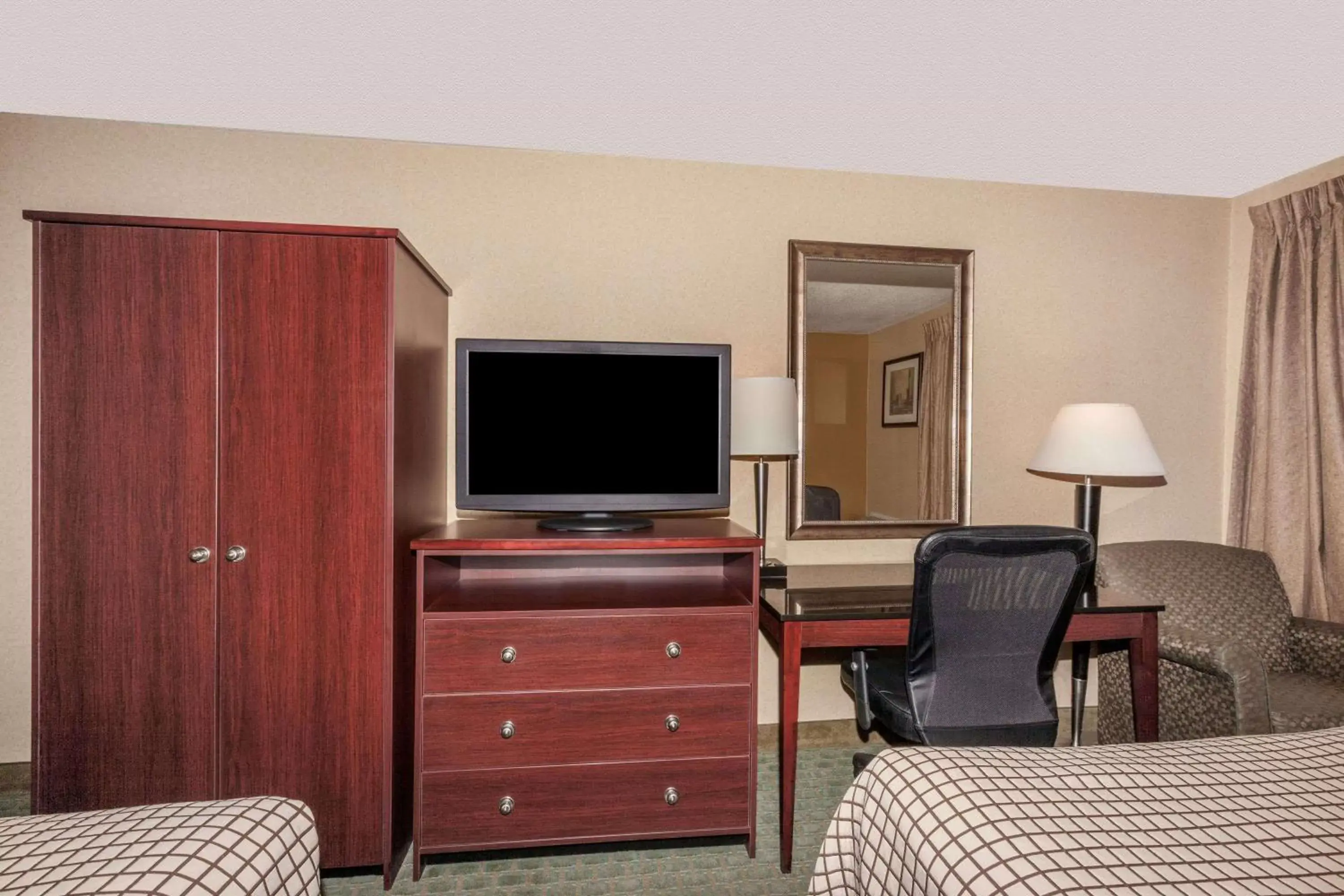 Photo of the whole room, TV/Entertainment Center in Days Inn by Wyndham Utica