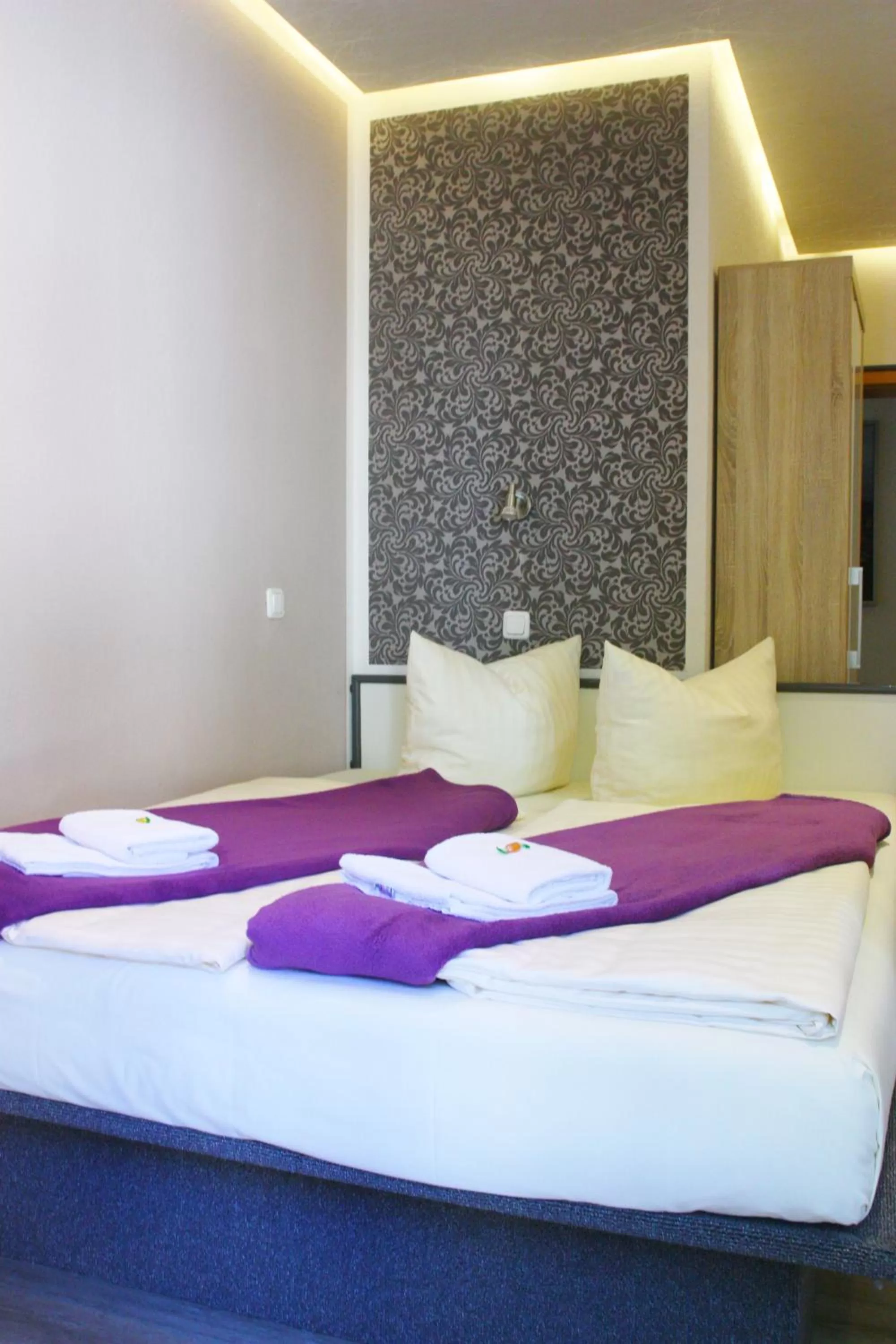 Photo of the whole room, Bed in Hotel am Schloss