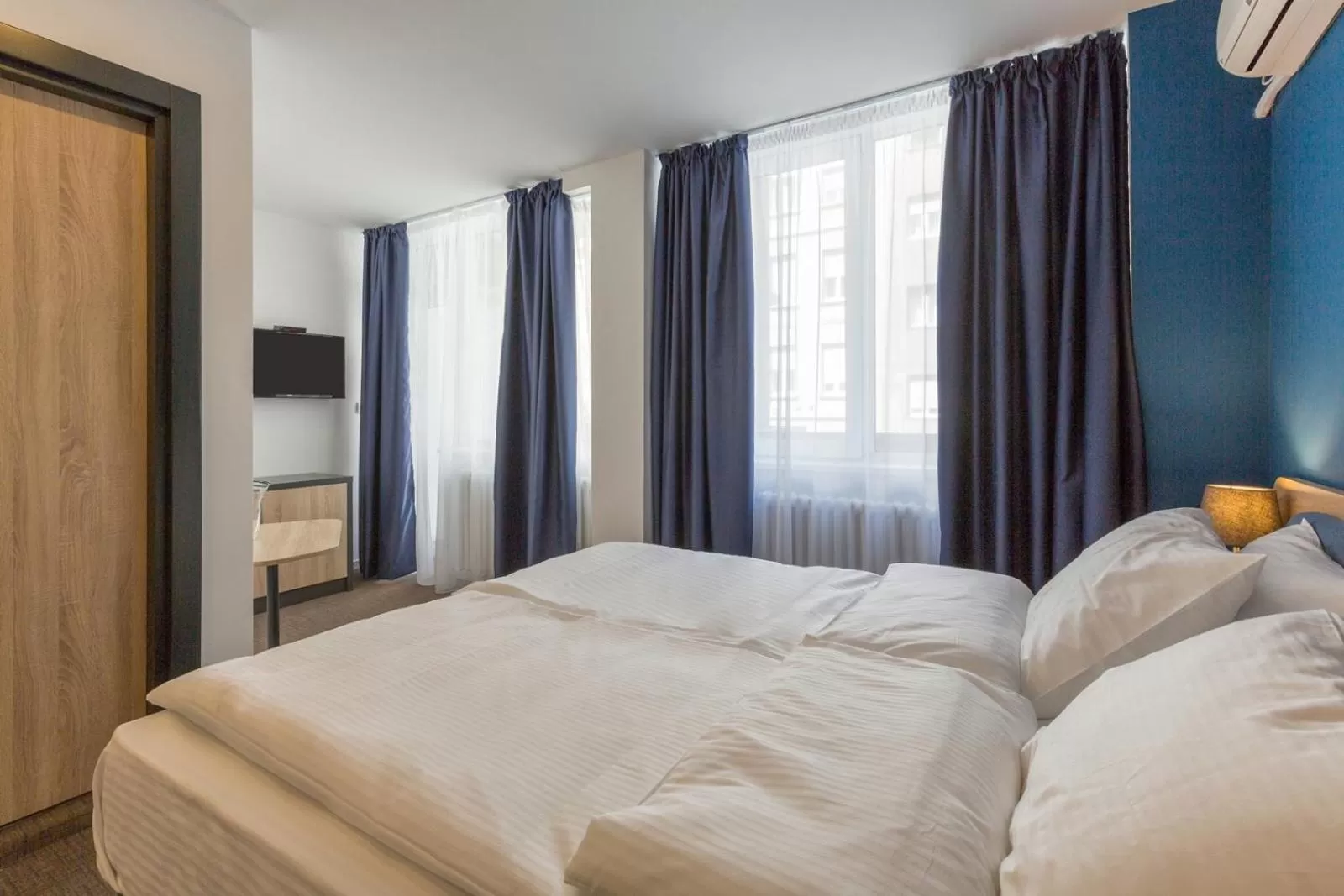 Photo of the whole room, Bed in Premium Crown Suites